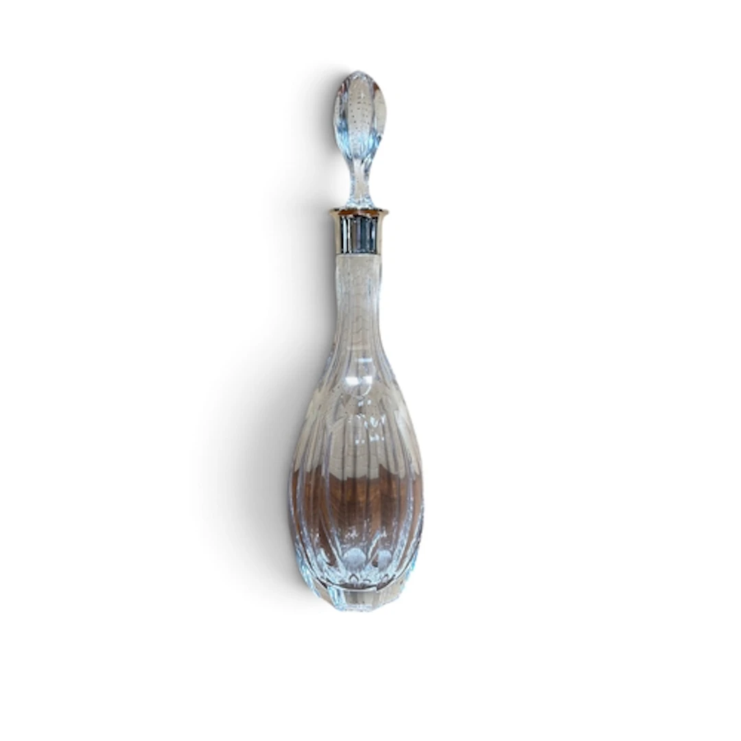GLASS DECANTER WITH SILVER TOP HM.