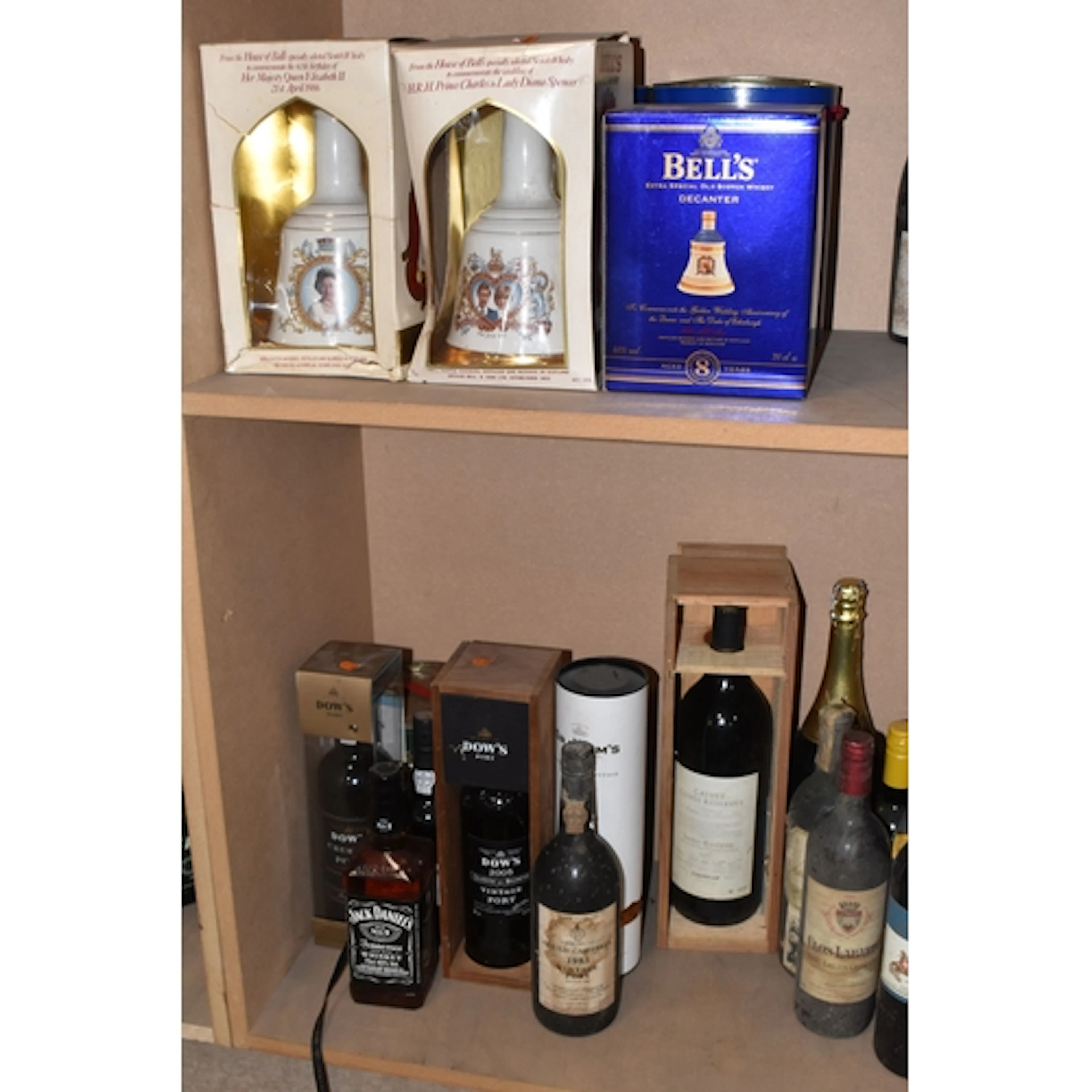 ALCOHOL, a large collection of Whisky, Wine, Port & Beer con...