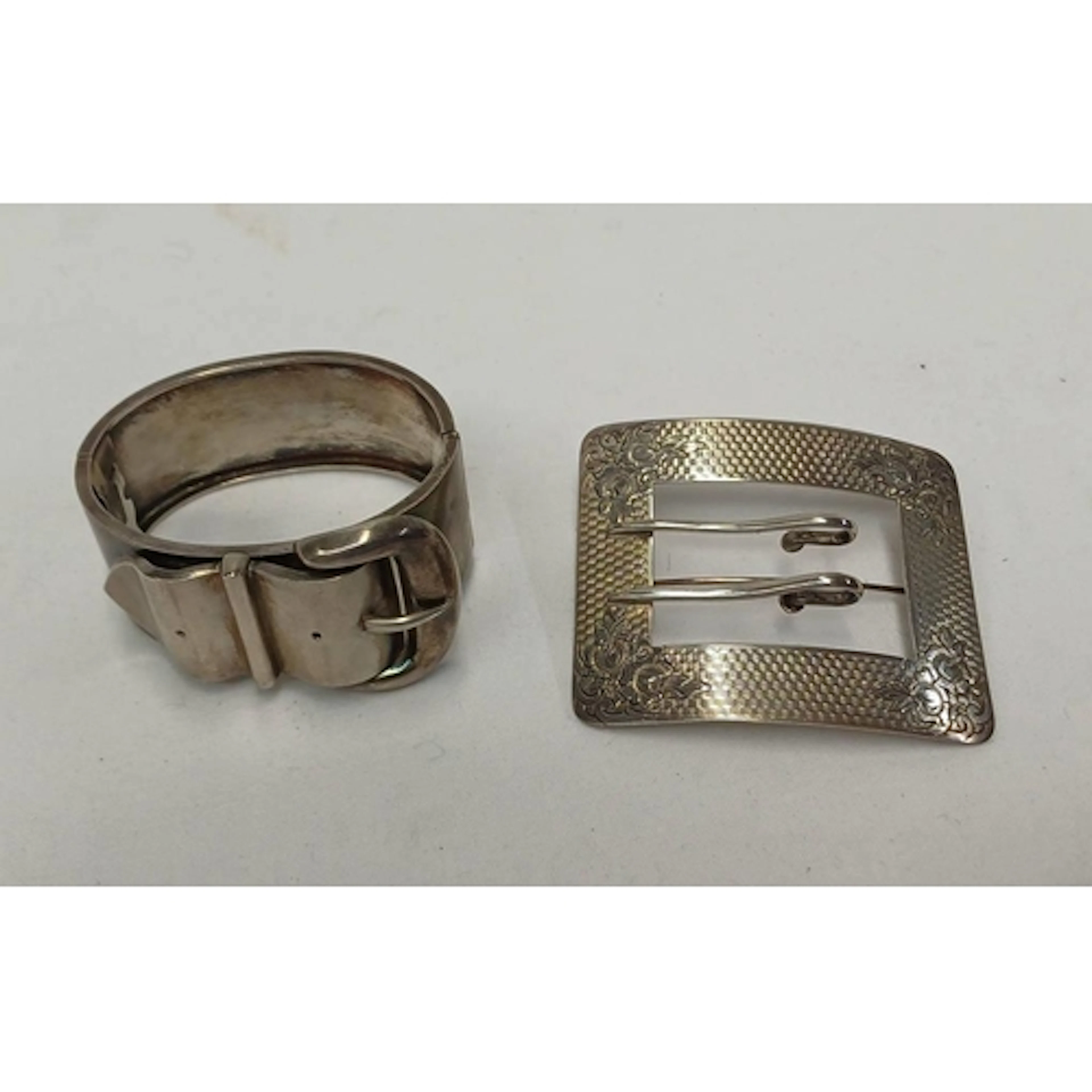 STERLING SILVER FLORAL ENGRAVED BUCKLE BROOCH - 7.2 CM WIDE ...