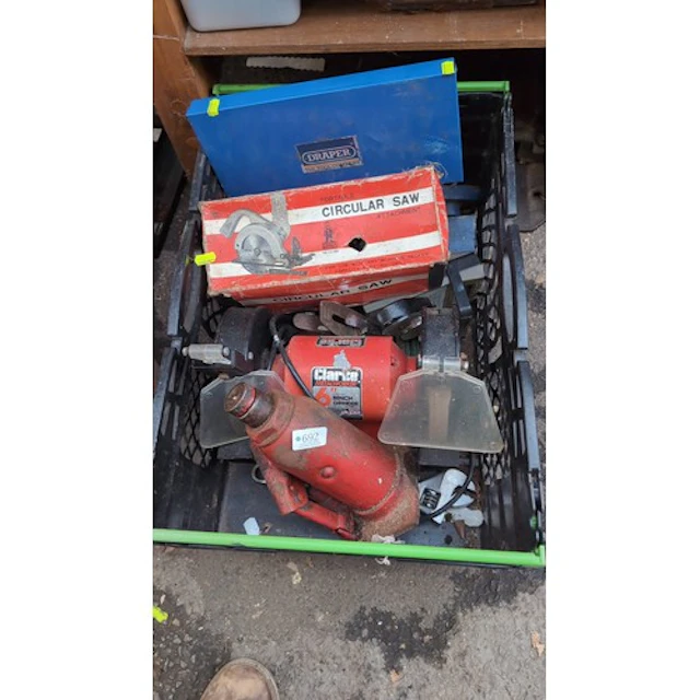 A group of workshop tools including a Record No. 83 bench vi...