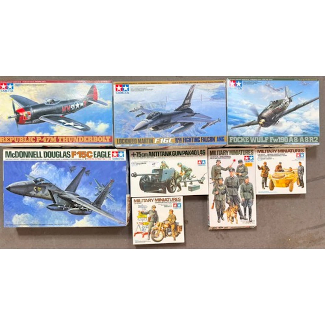 A group of eight assorted Tamiya military model kits (4 x 1:...