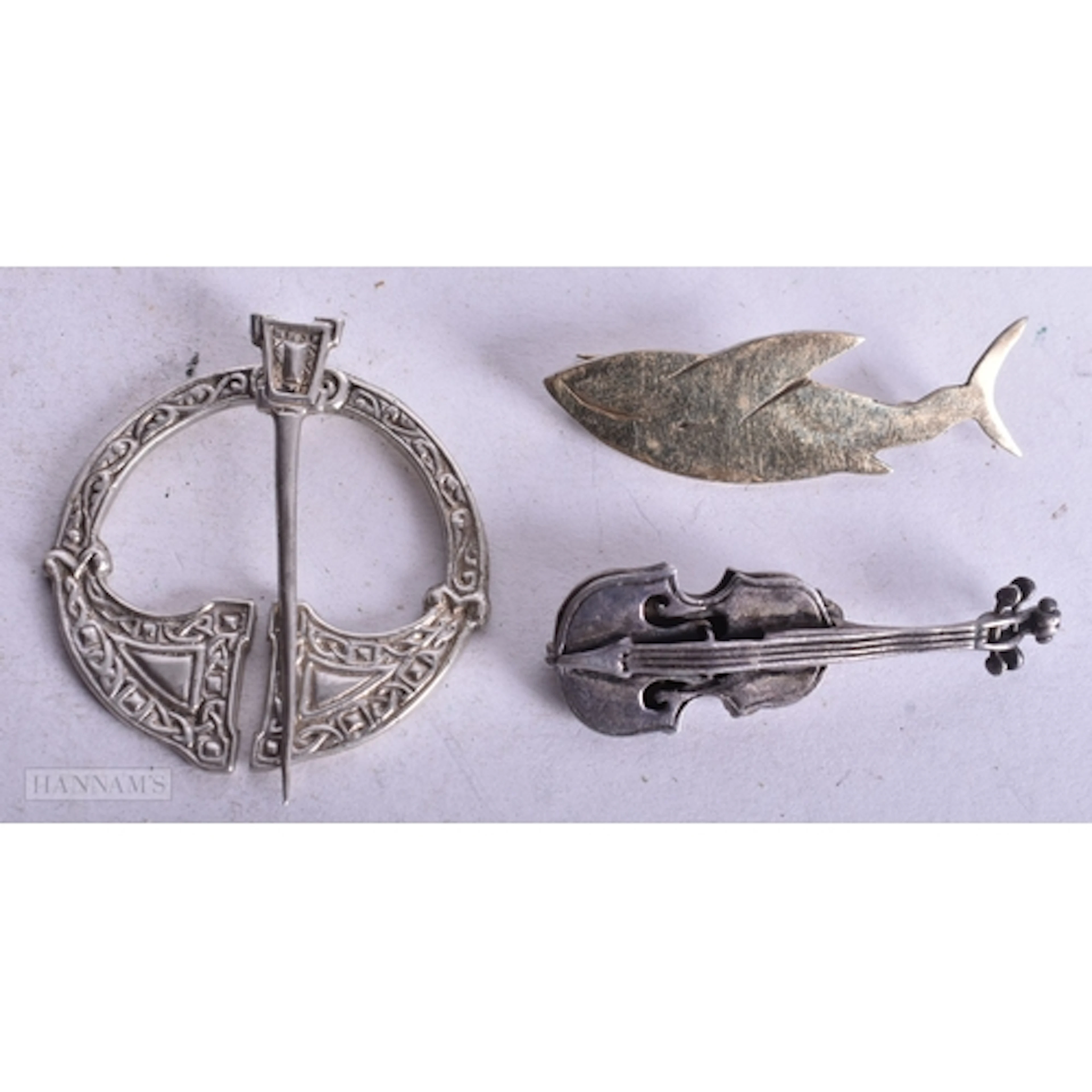 THREE SILVER BROOCHES. 29 grams. (3)