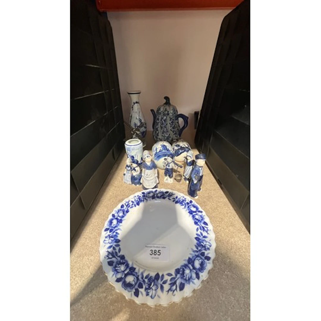 Blue and white ceramics to include a pumpkin shaped teapot, ...