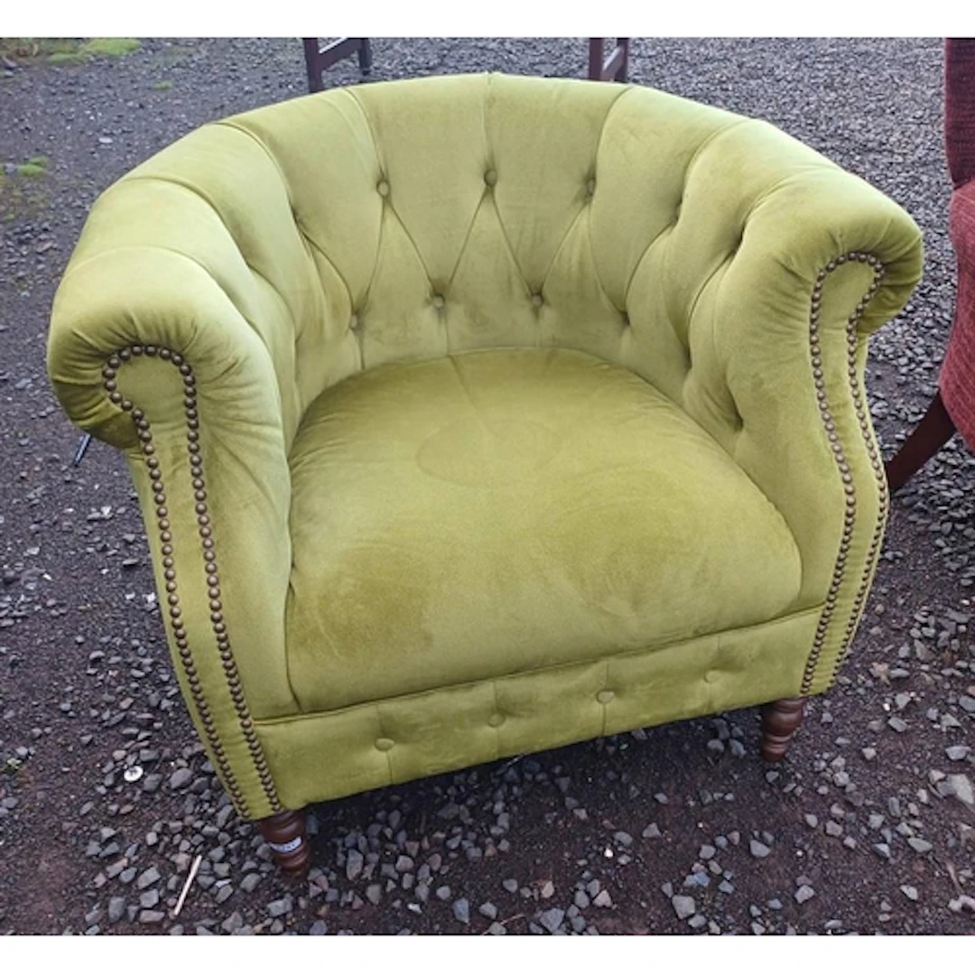 ALEXANDER & JAMES BUTTONED TUB CHAIR WITH BRASS STUD WORK & ...