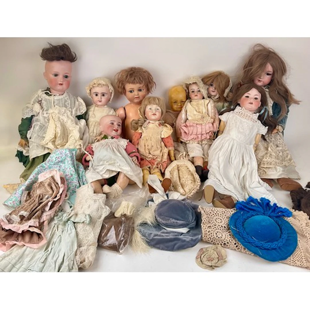 Dolls - A large 20th century bisque headed doll by Armand Ma...