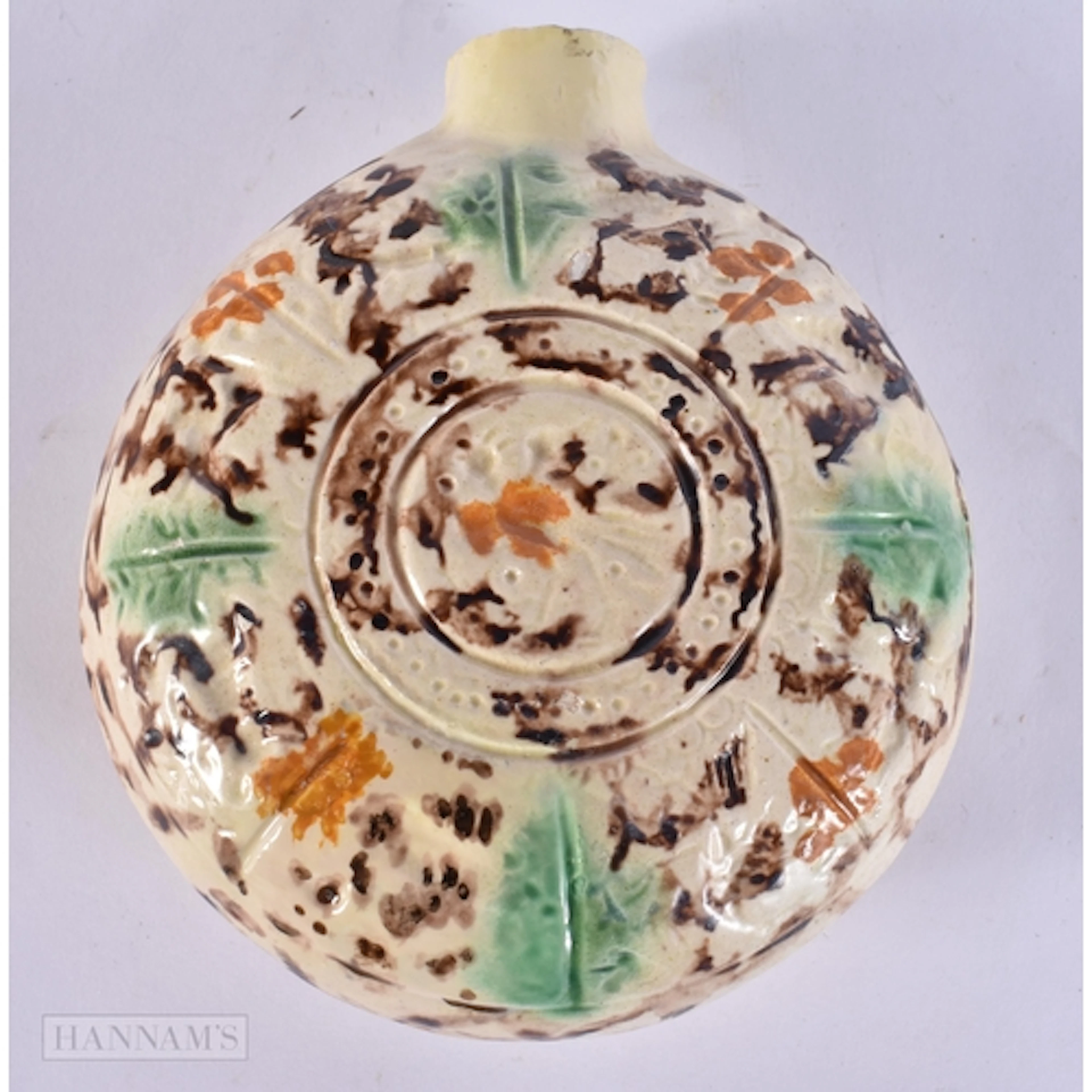 AN 18TH CENTURY ENGLISH CREAMWARE STAFFORDSHIRE FLASK. 12 cm...