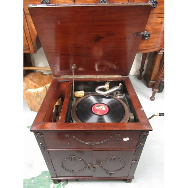 Small Edwardian mahogany table model wind-up gramophone, 45c...