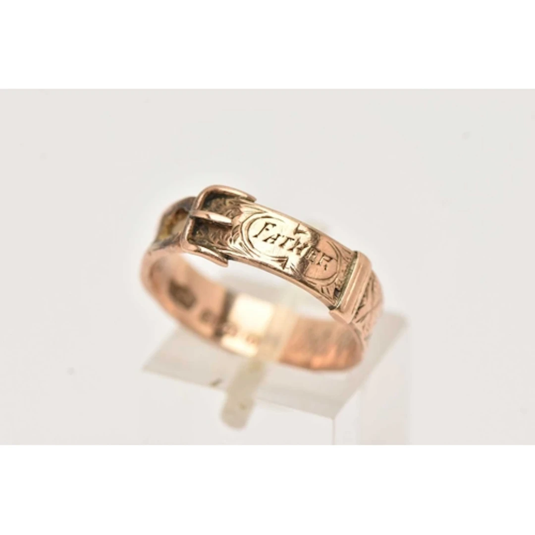 AN EARLY 20TH CENTURY, 9CT ROSE GOLD MEMORIAL RING, in the f...