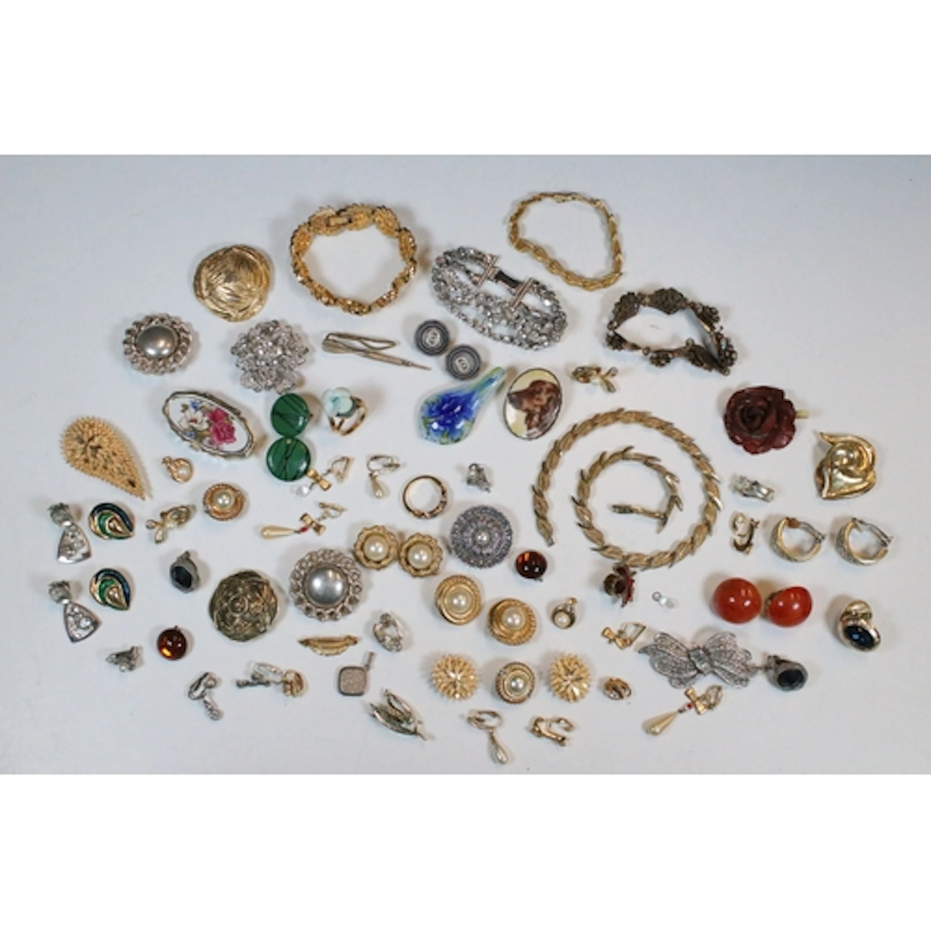 Collection of costume jewellery to include a tie pin in the ...