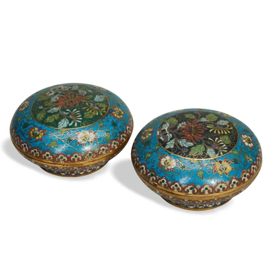 A PAIR OF CLOISONNÉ ENAMEL BOXES AND COVERS JIAQING PERIOD (...