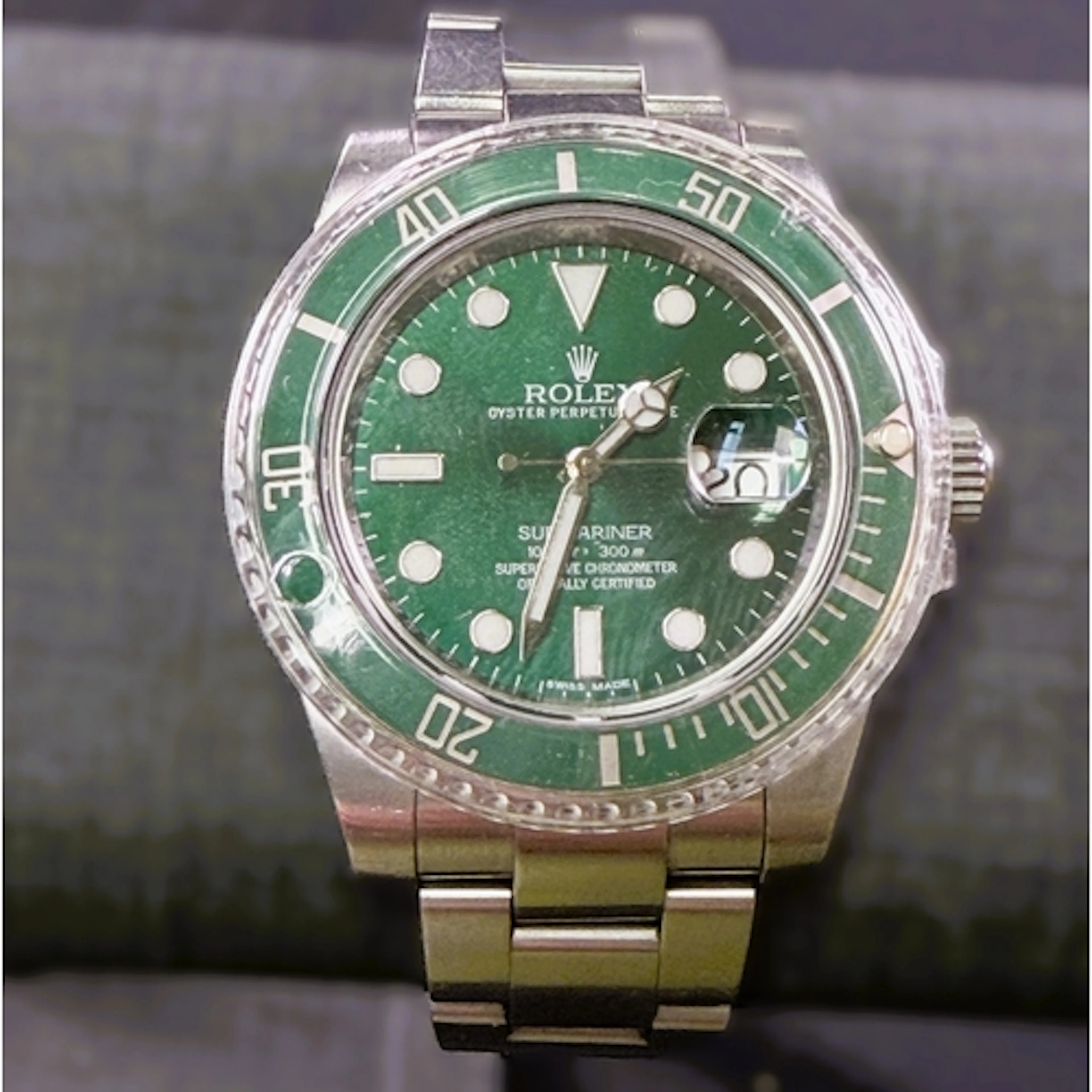 Rolex Submariner, date, ref. 116610LV, 'Hulk' 2011 40mm stee...