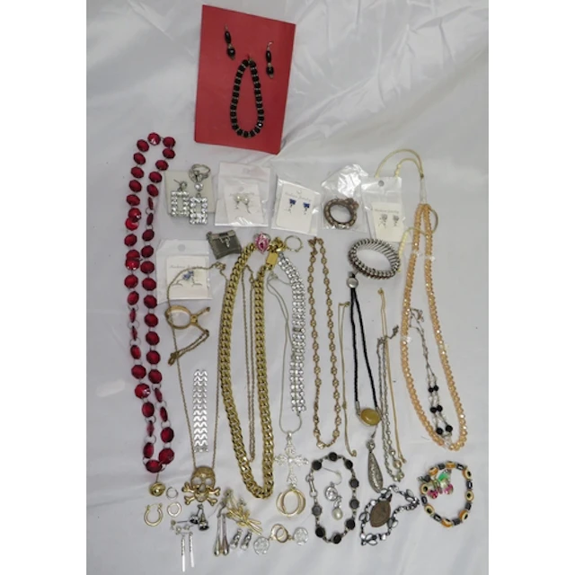Costume Jewellery incl. Bracelets, heavy gilt neck chain, pa...