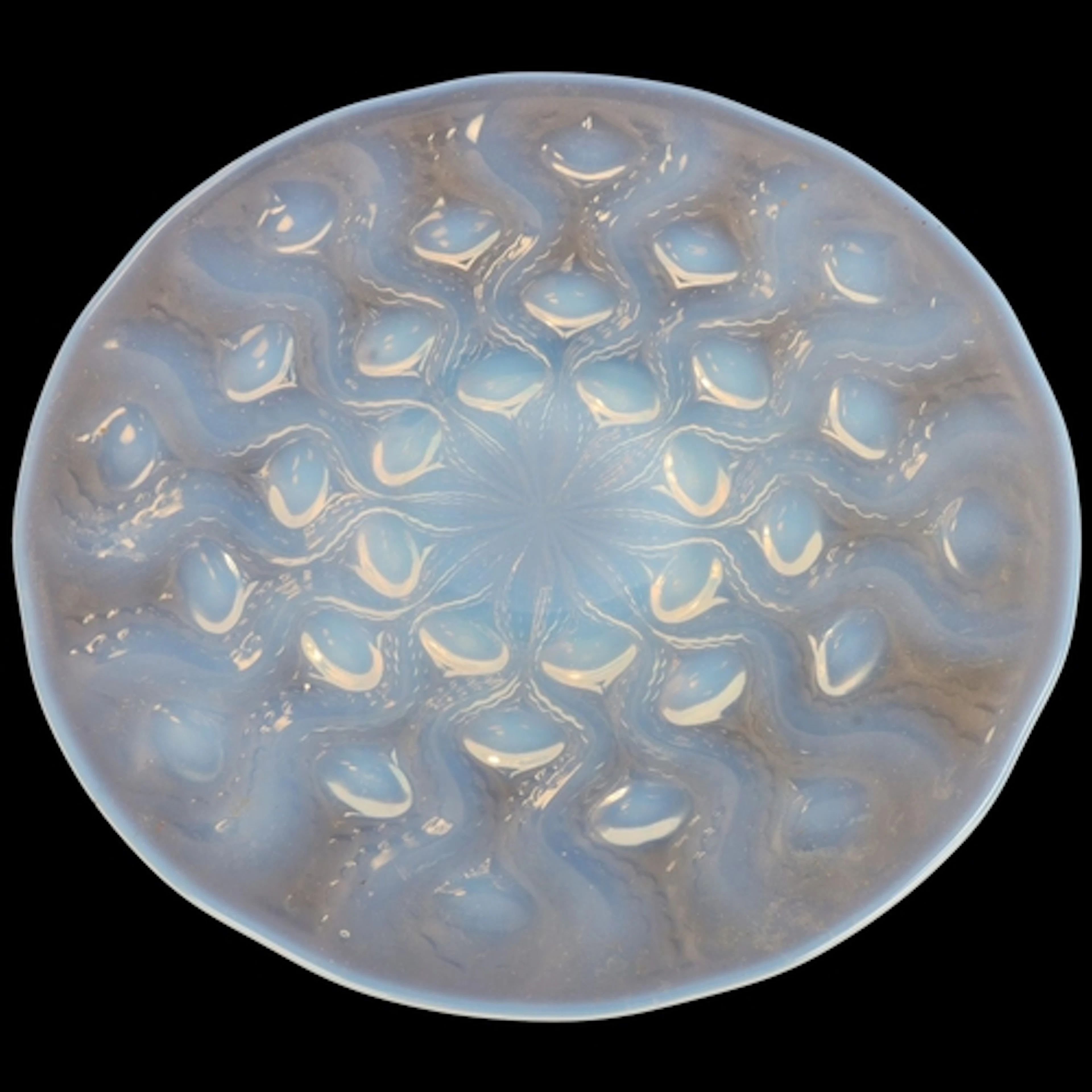 A Rene Lalique Bulbes pattern opalescent glass plate, diamet...