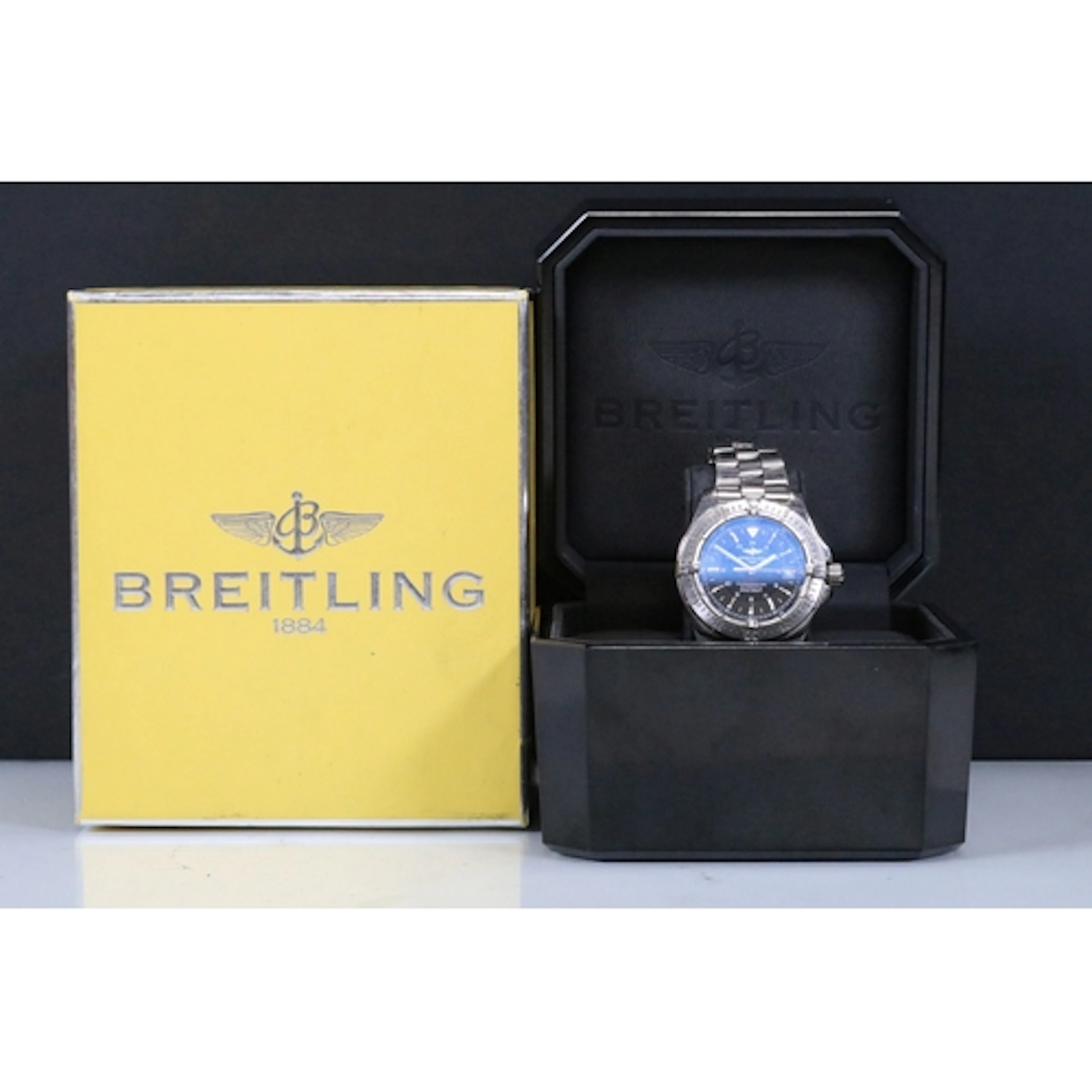 Breitling Colt chronometre wirst watch. The watch having a r...