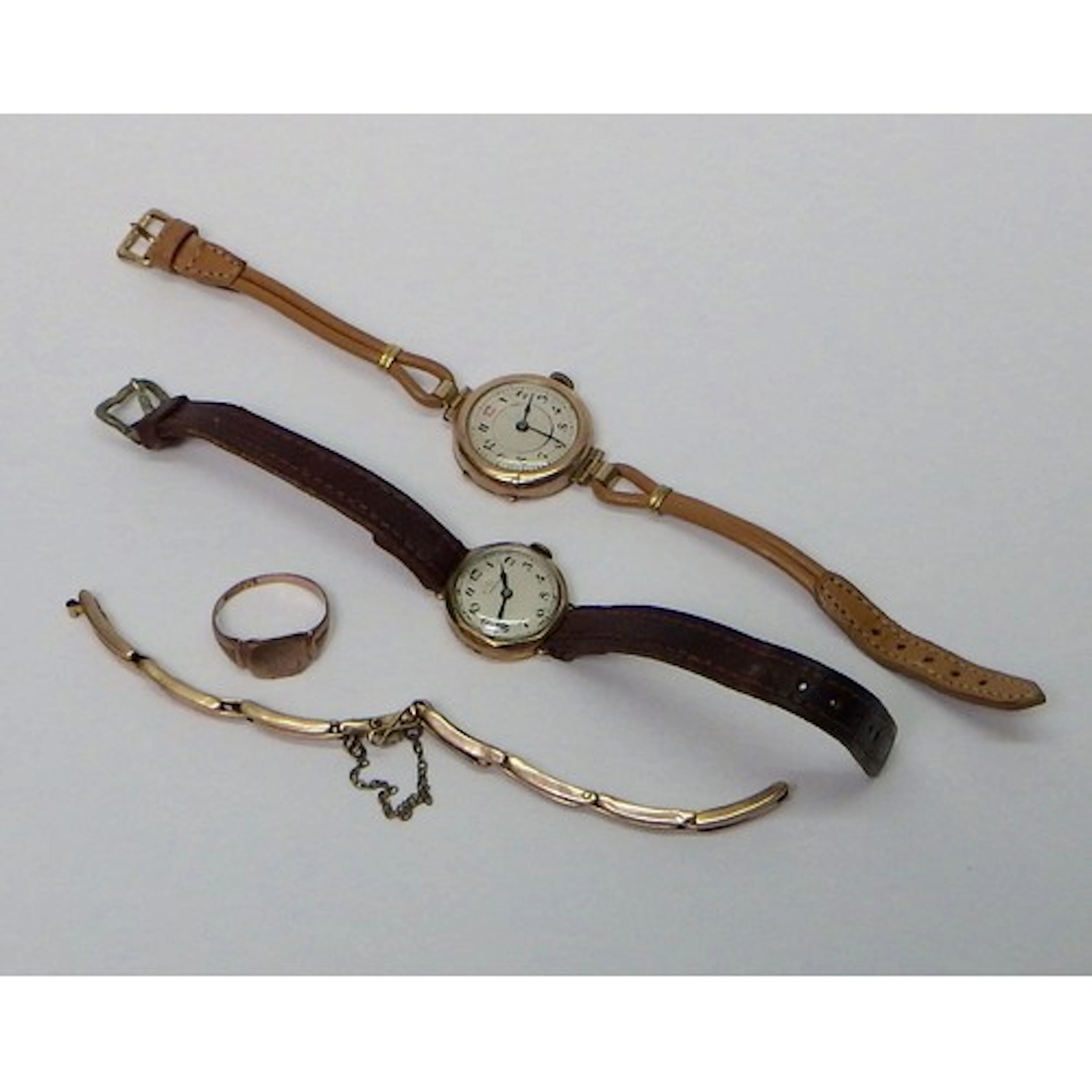 An Omega 9ct gold wire lug wristwatch c1930s, 21mm across ca...