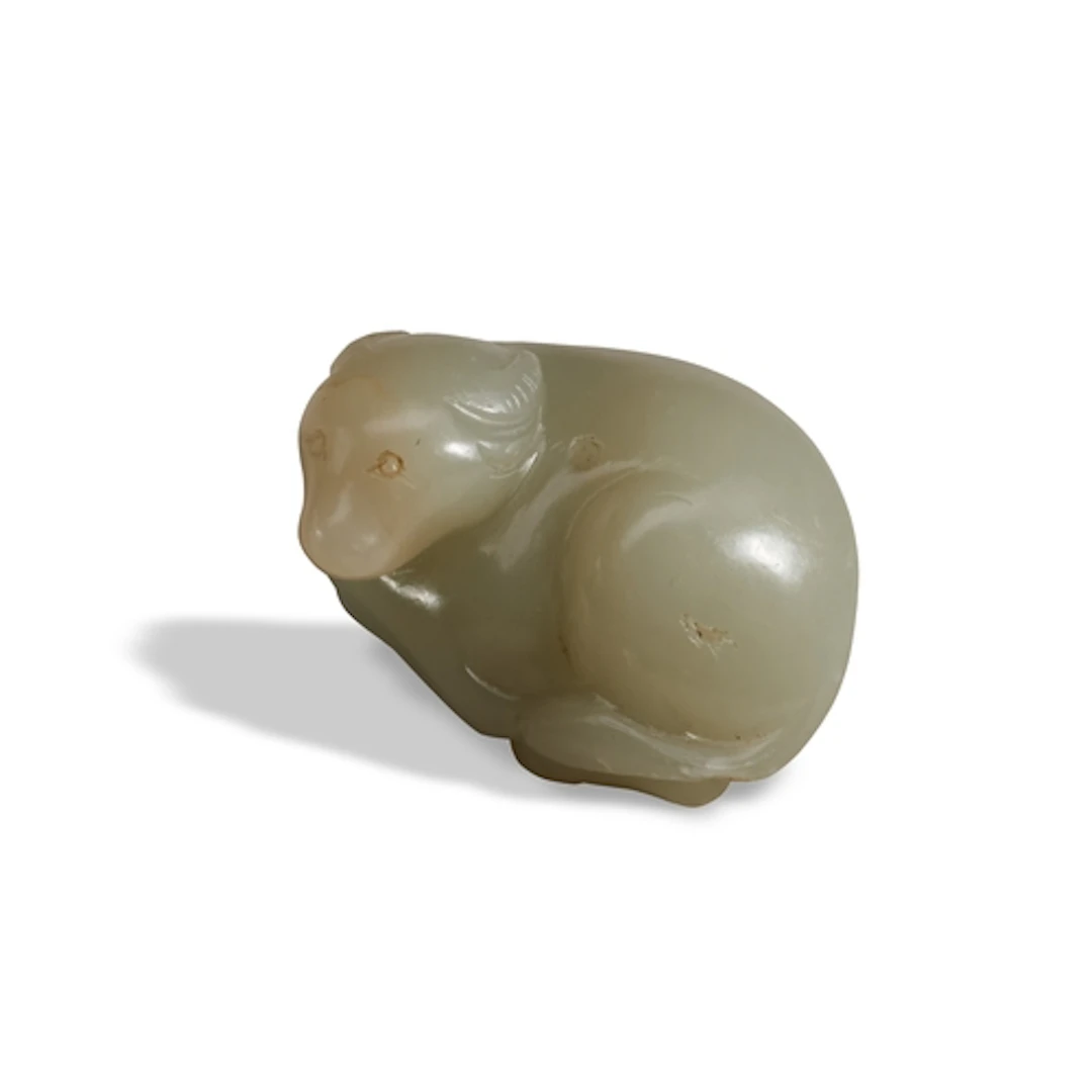 A FINE WHITE JADE CARVING OF A BUFFALO 17TH / 18TH CENTURY 青...