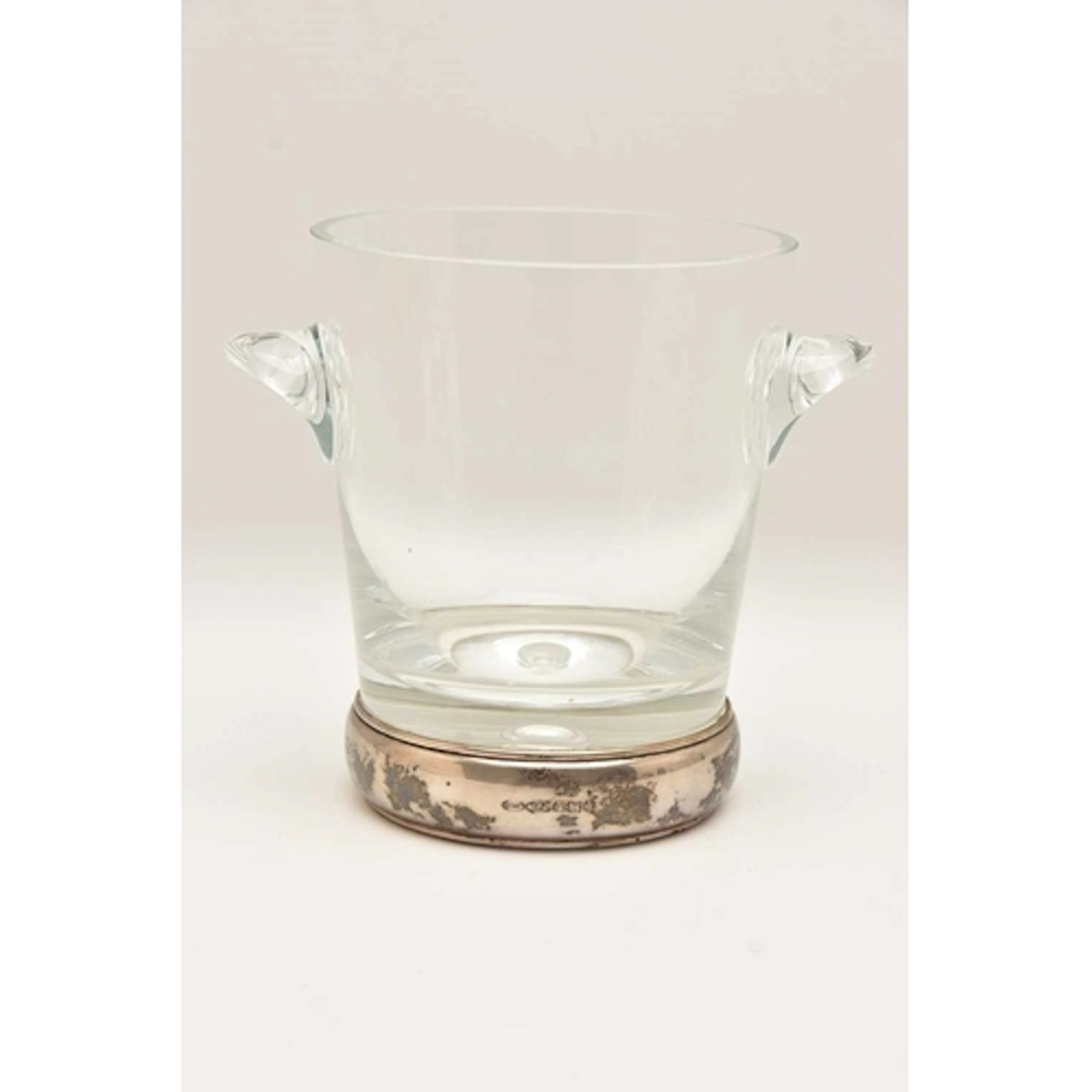 A GLASS ICE BUCKET WITH SILVER BASE, hallmarked 'W I Broadwa...