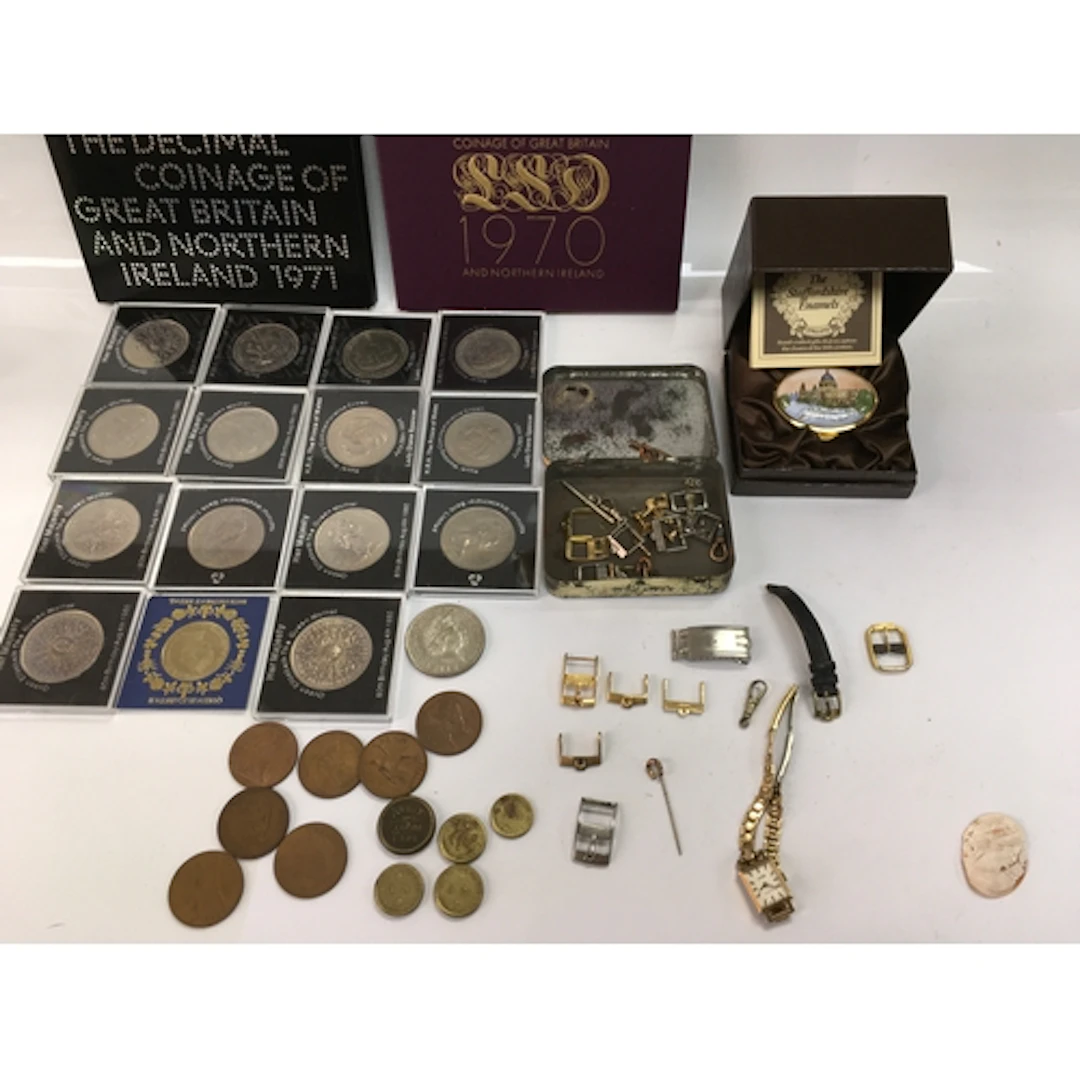 Commemorative coins 1970 and 1971 coin sets and a collection...