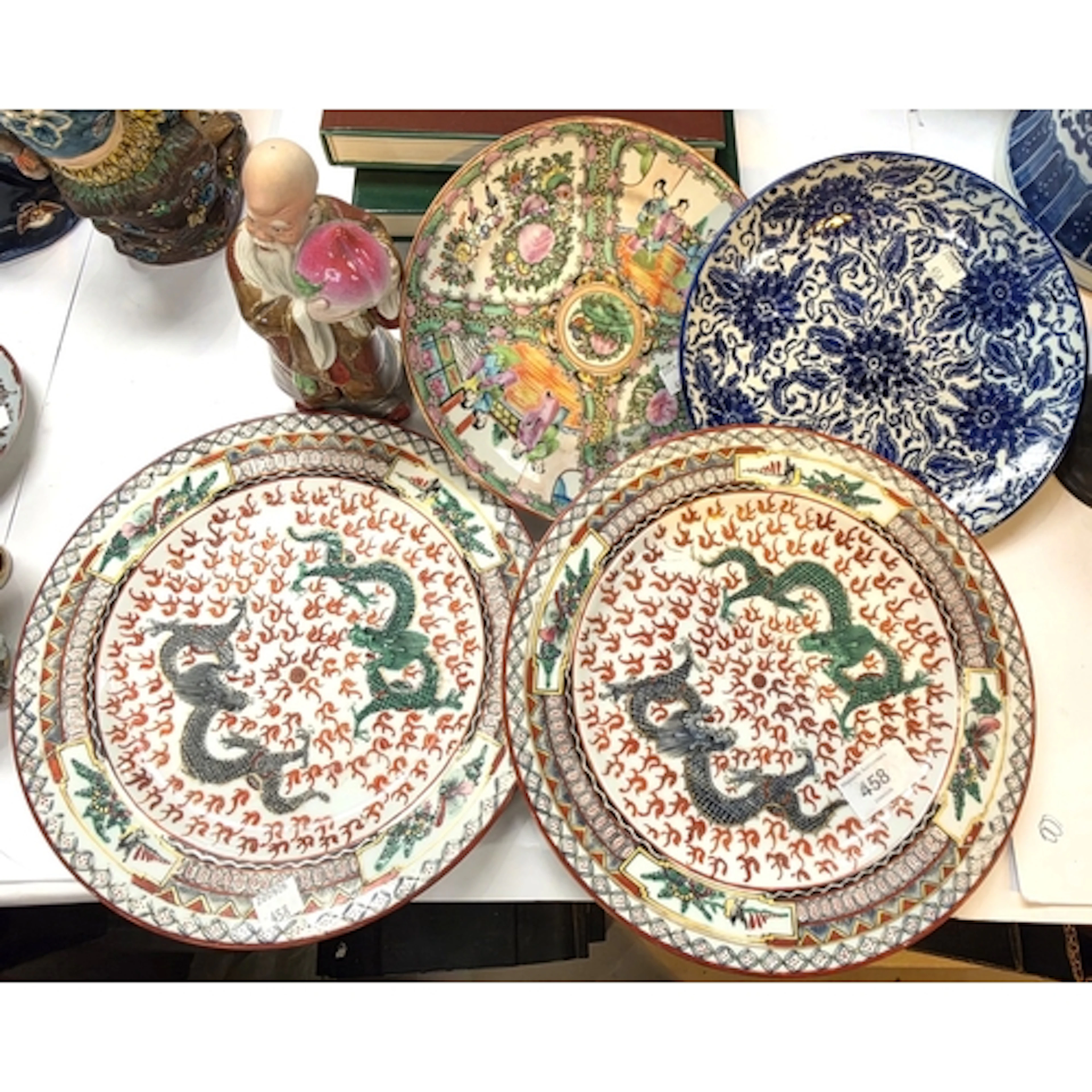A pair of porcelain plates decorated with Chinese dragons, 2...