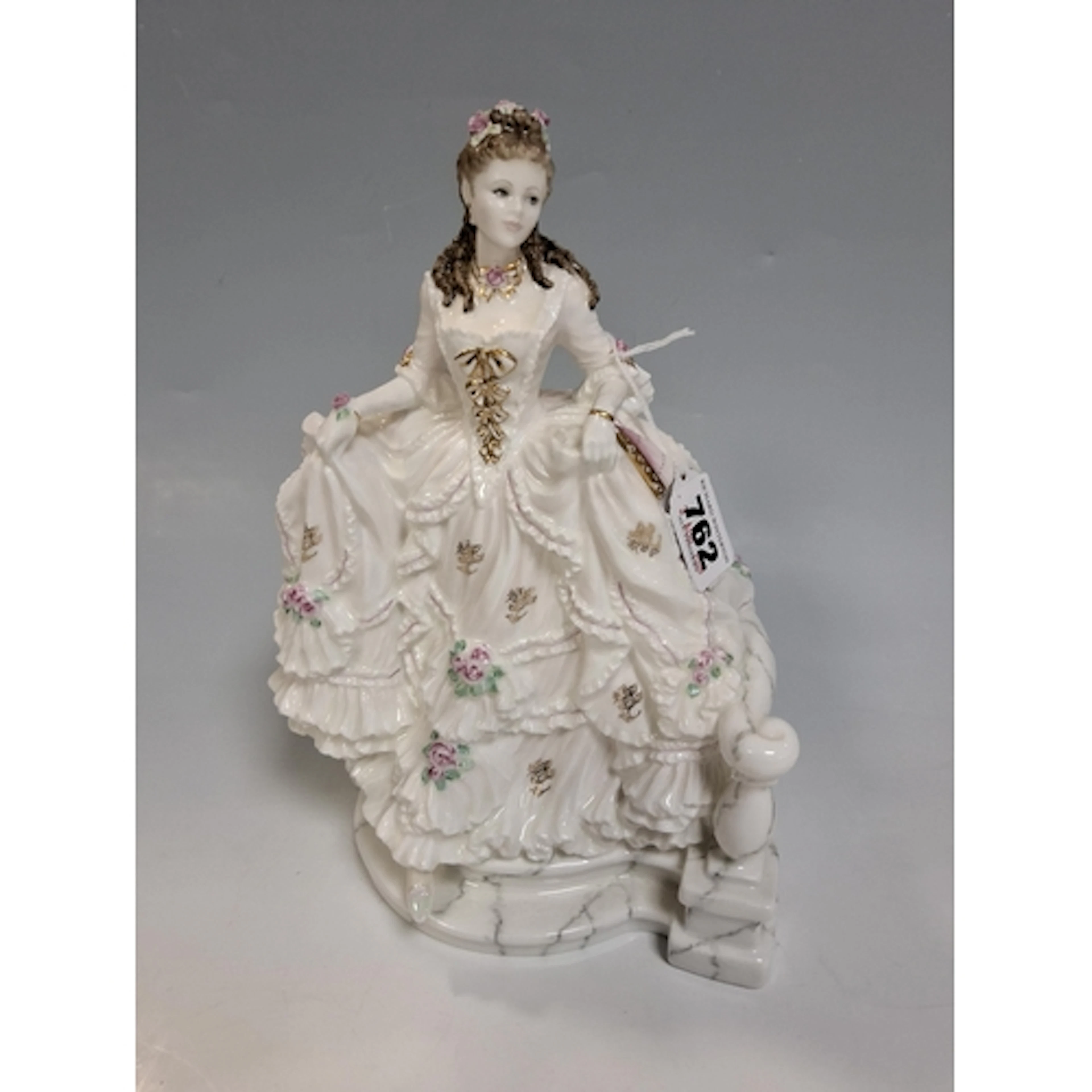 A RARE EARLY EDITION ROYAL DOULTON PORCELAIN FIGURINE 'CINDE...