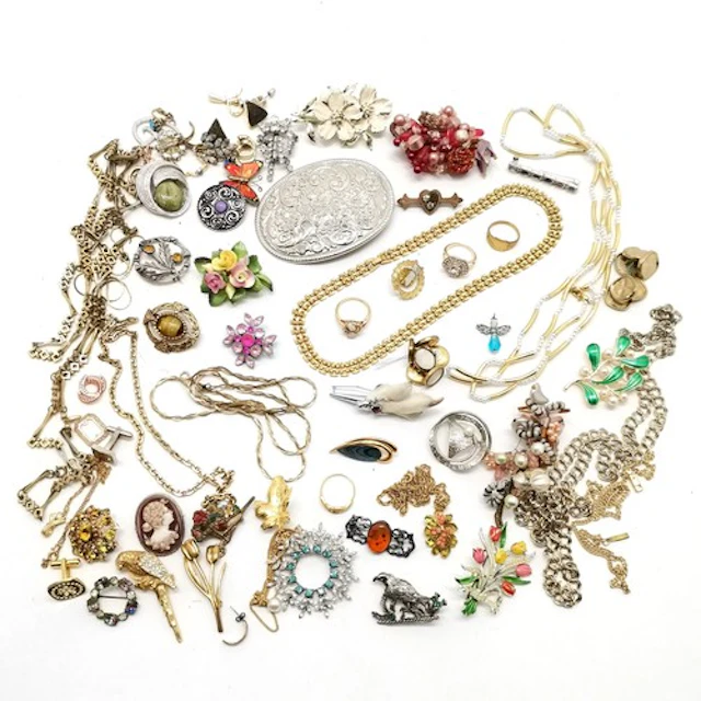 Qty of costume jewellery inc brooches, large belt buckle (9....