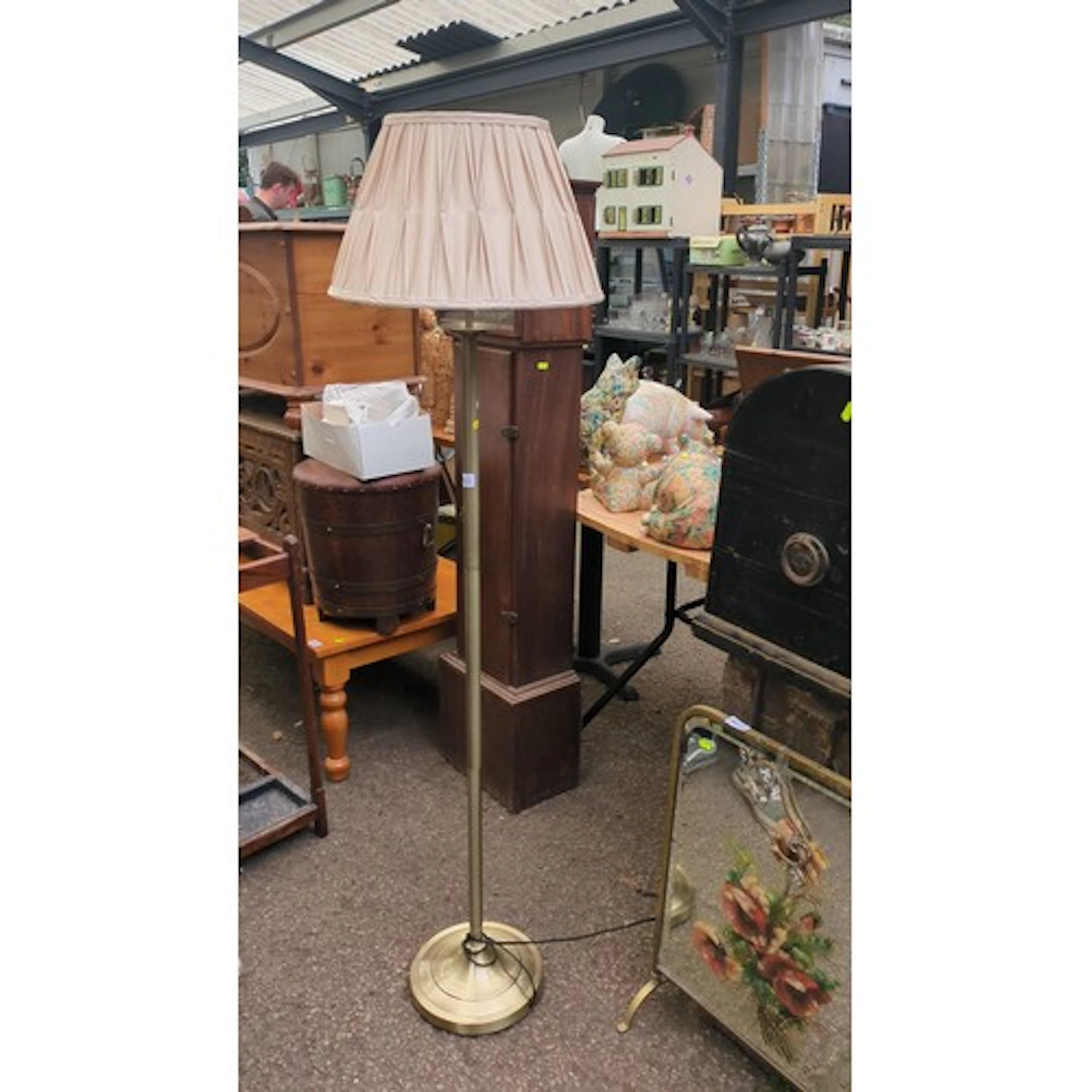 Late 20th century floor lamp with fluted metal column on a c...
