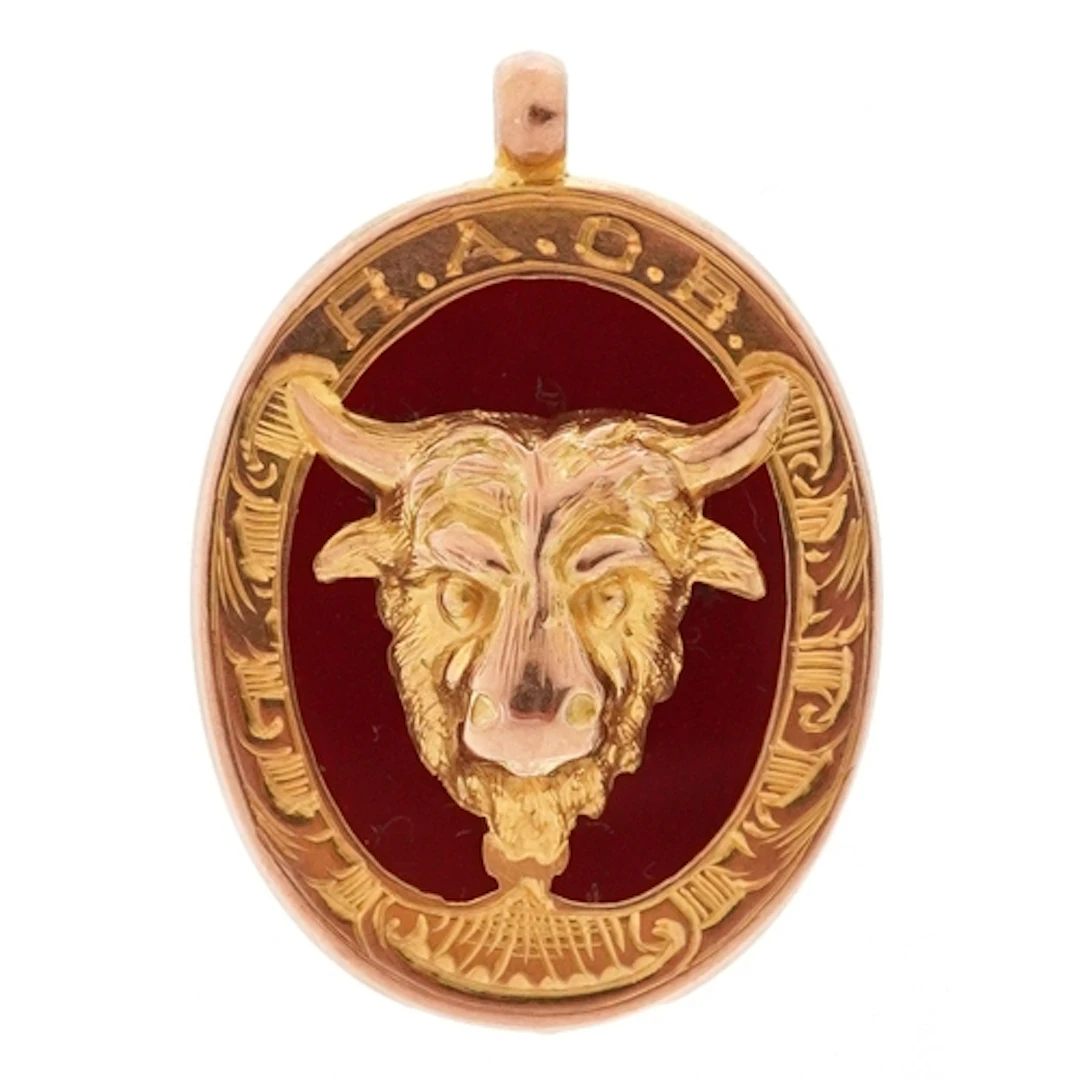 Masonic interest 9ct gold and onyx RAOB pendant, 2.7cm high,...