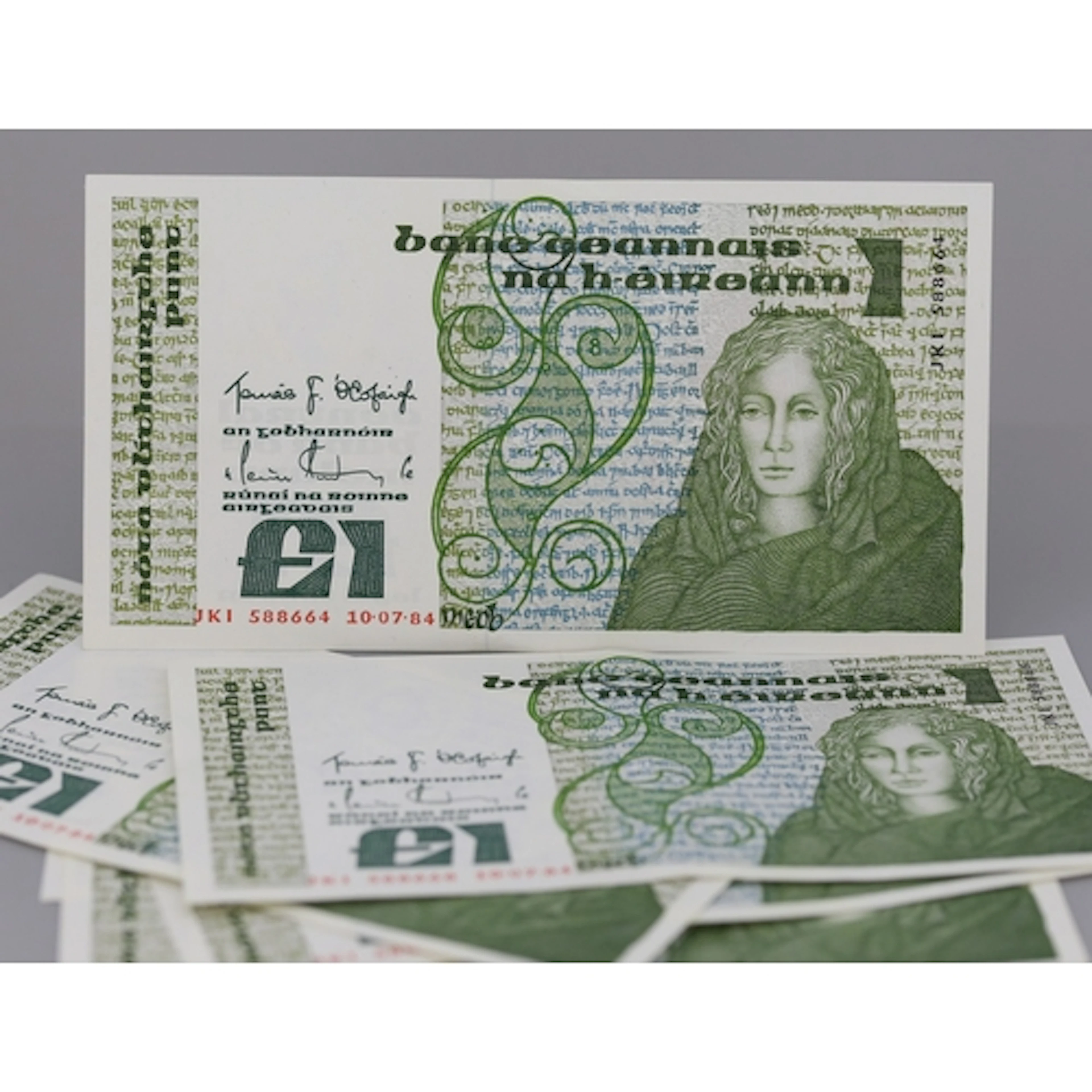Six Central Bank of Ireland Series B One Pound Banknotes 10....