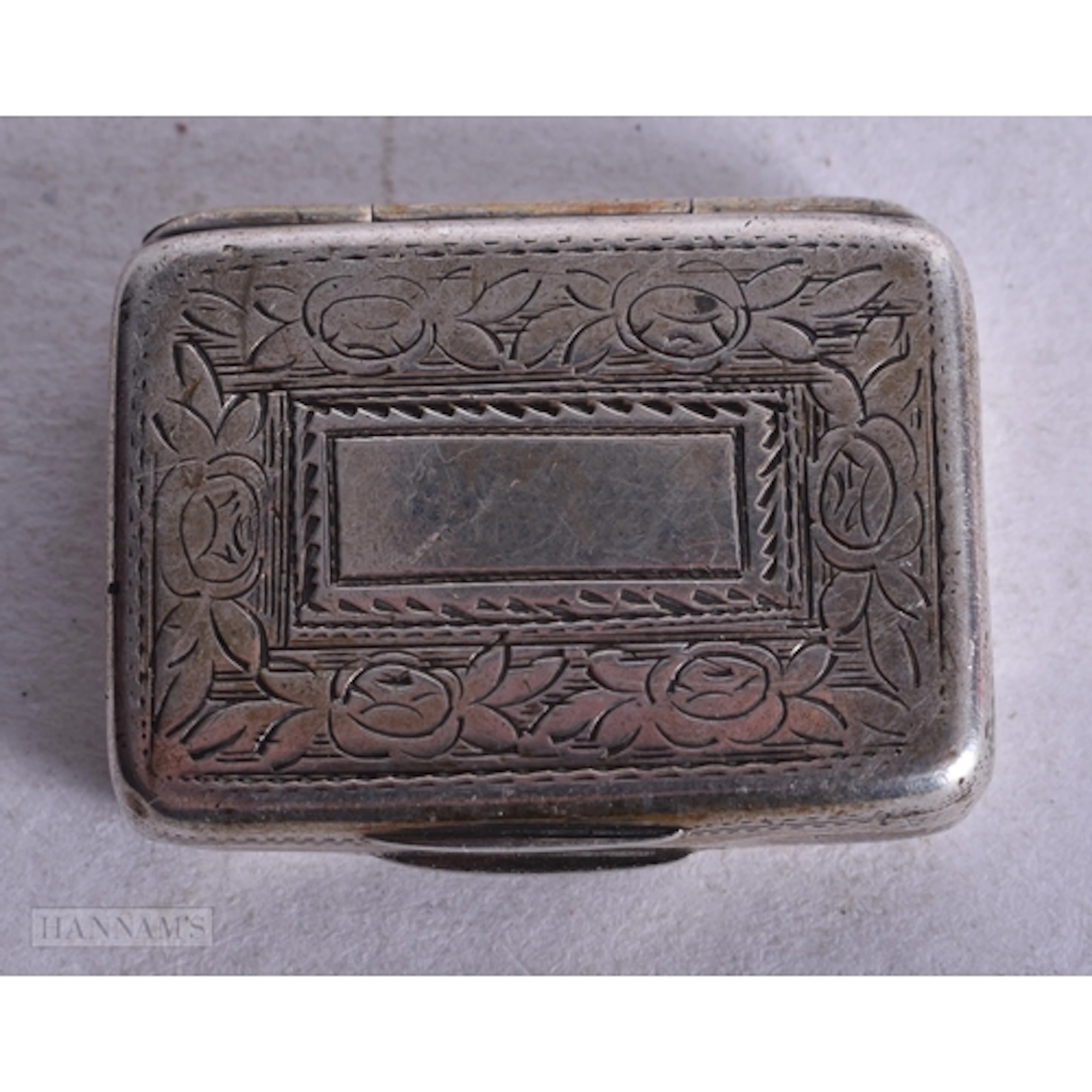 A George III SILVER VINAIGRETTE. 11 grams. 2 cm x 2 cm.