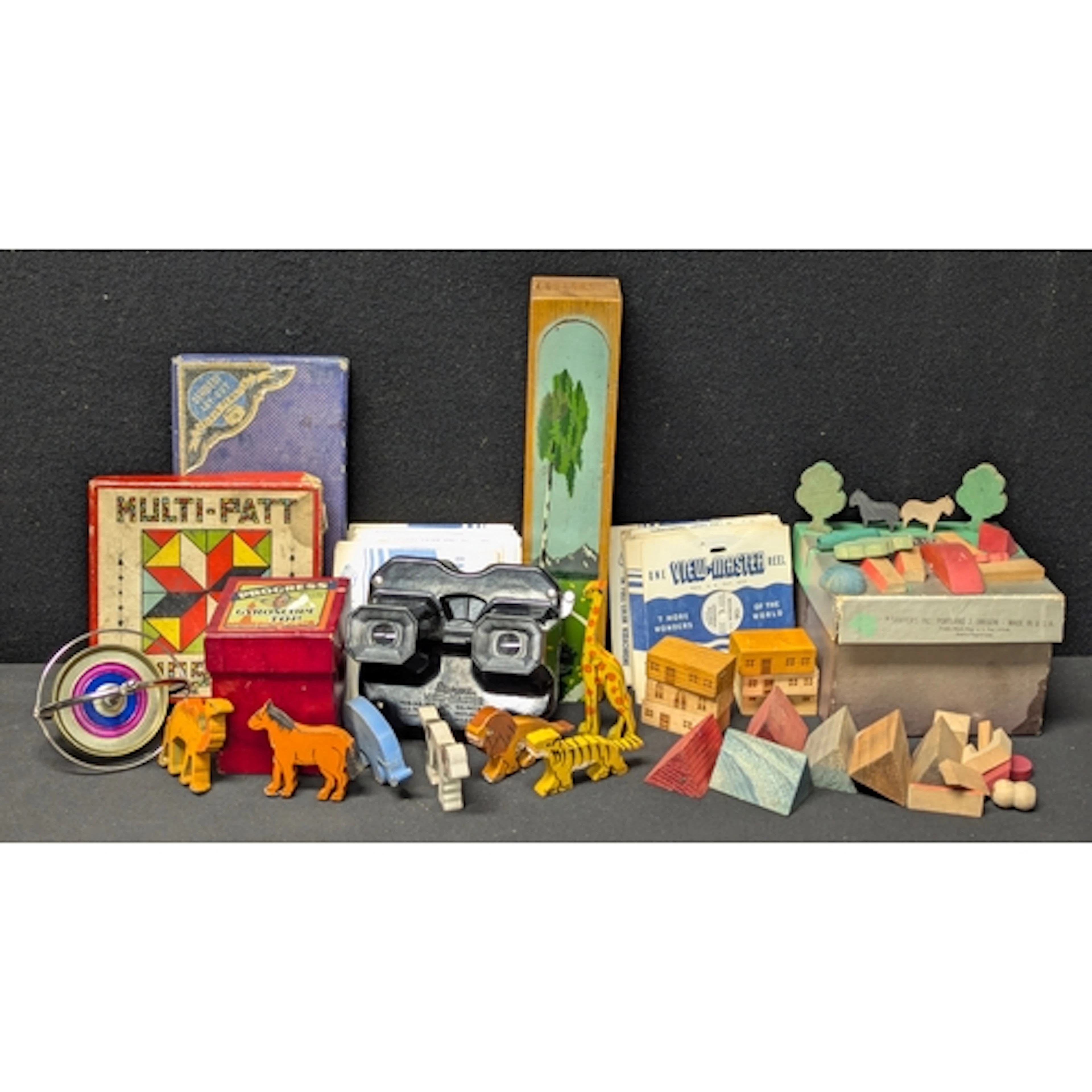 Toys & Juvenalia - A View-Master stereoscope, boxed, with 40...