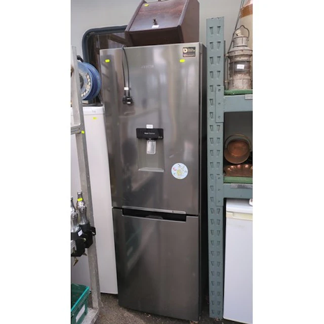 Samsung Digital Inverter fridge-freezer with metallic-finish...