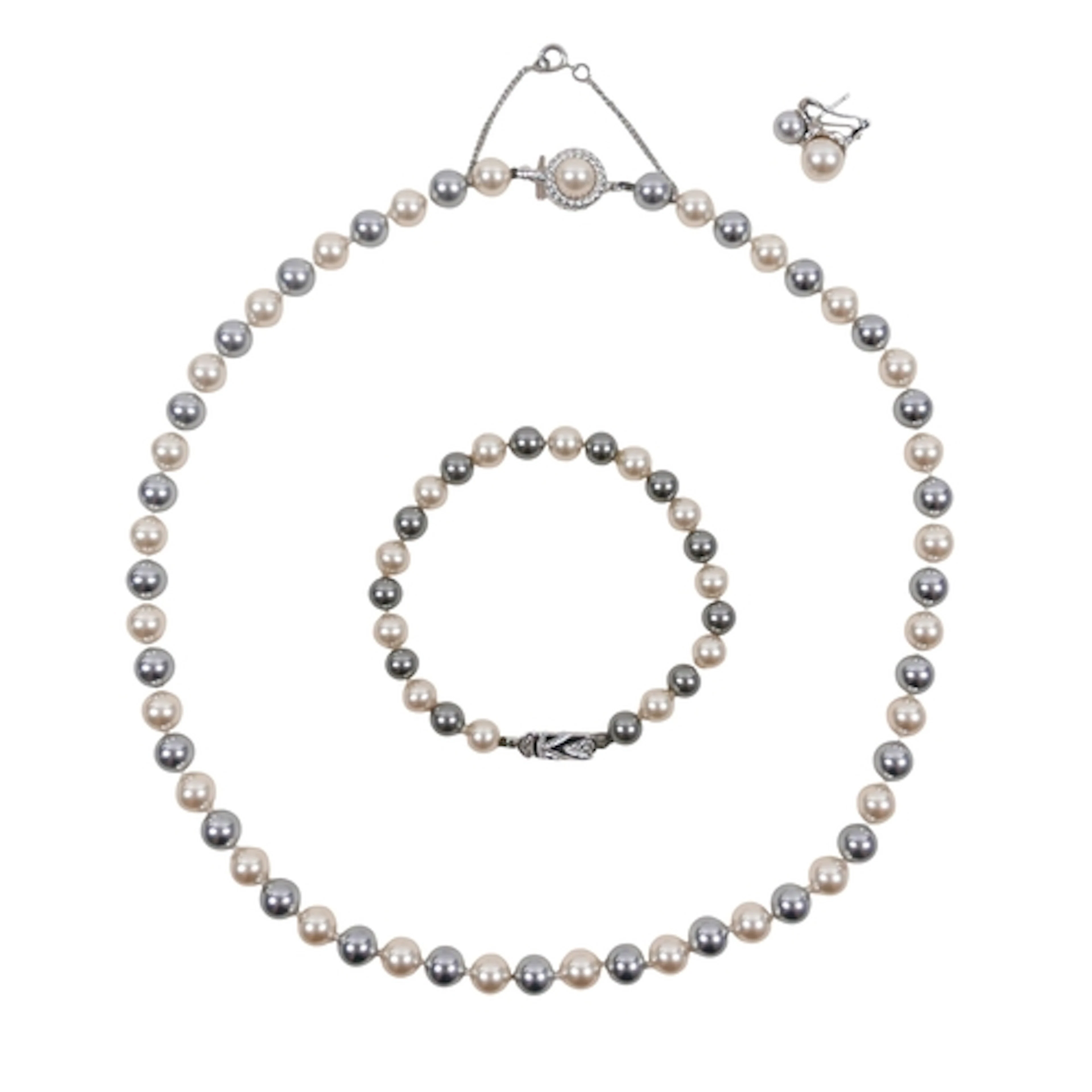 A PEARL NECKLACE, BRACLET AND SINGLE EARRING. necklace 50cm ...