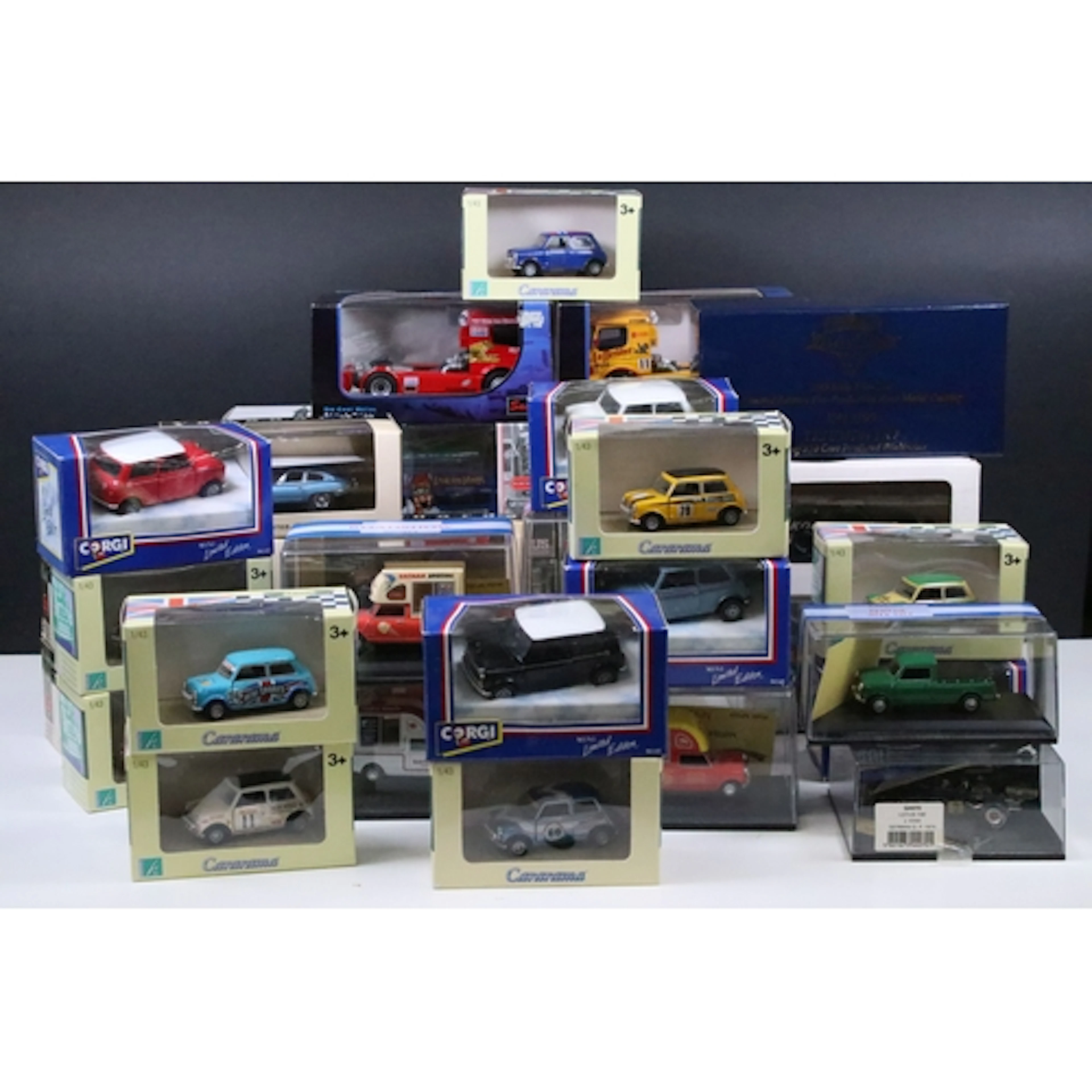 34 Boxed / cased diecast models to include 6 x Oxford Diecas...