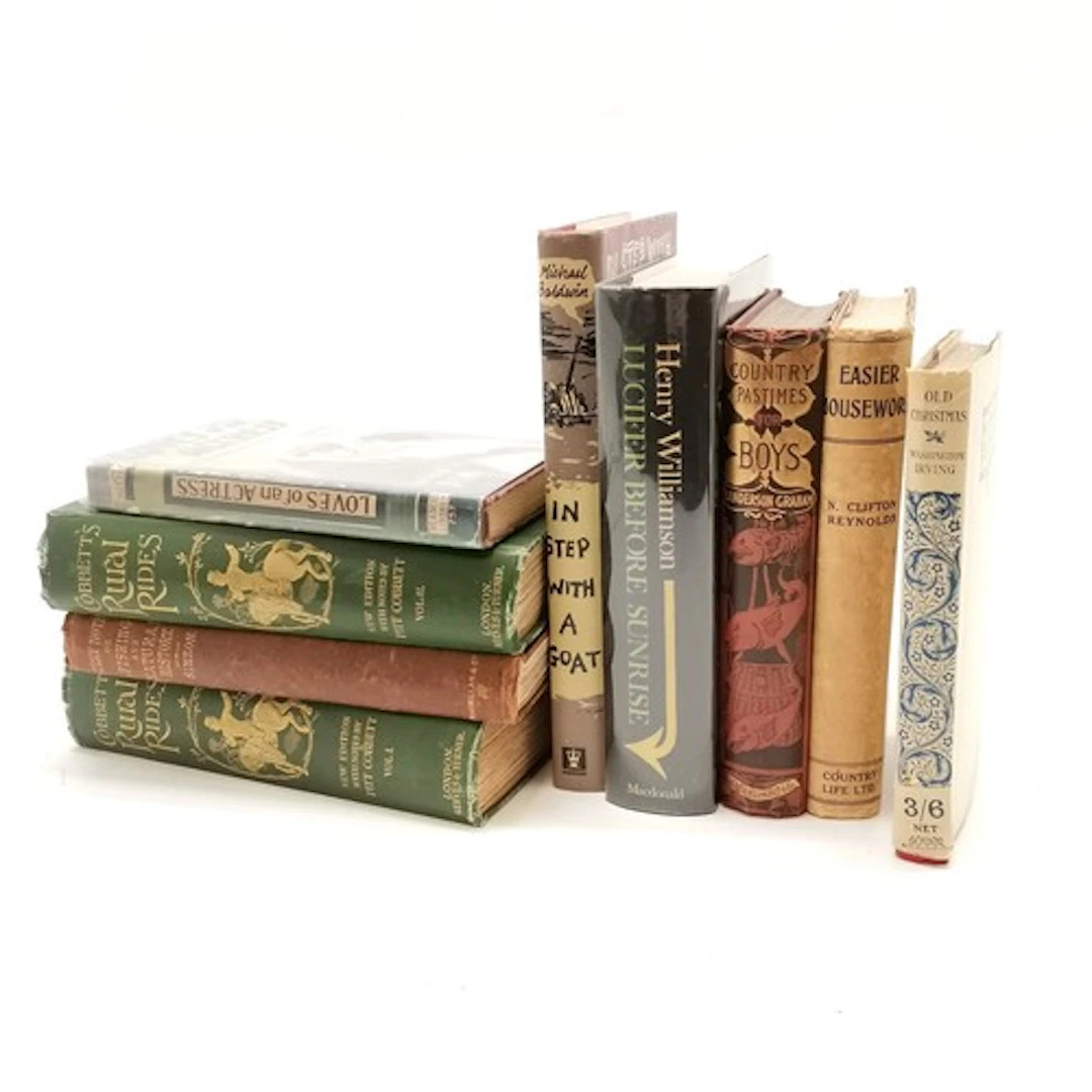 8 x books - Readers library 'Loves of an actress' by Barones...