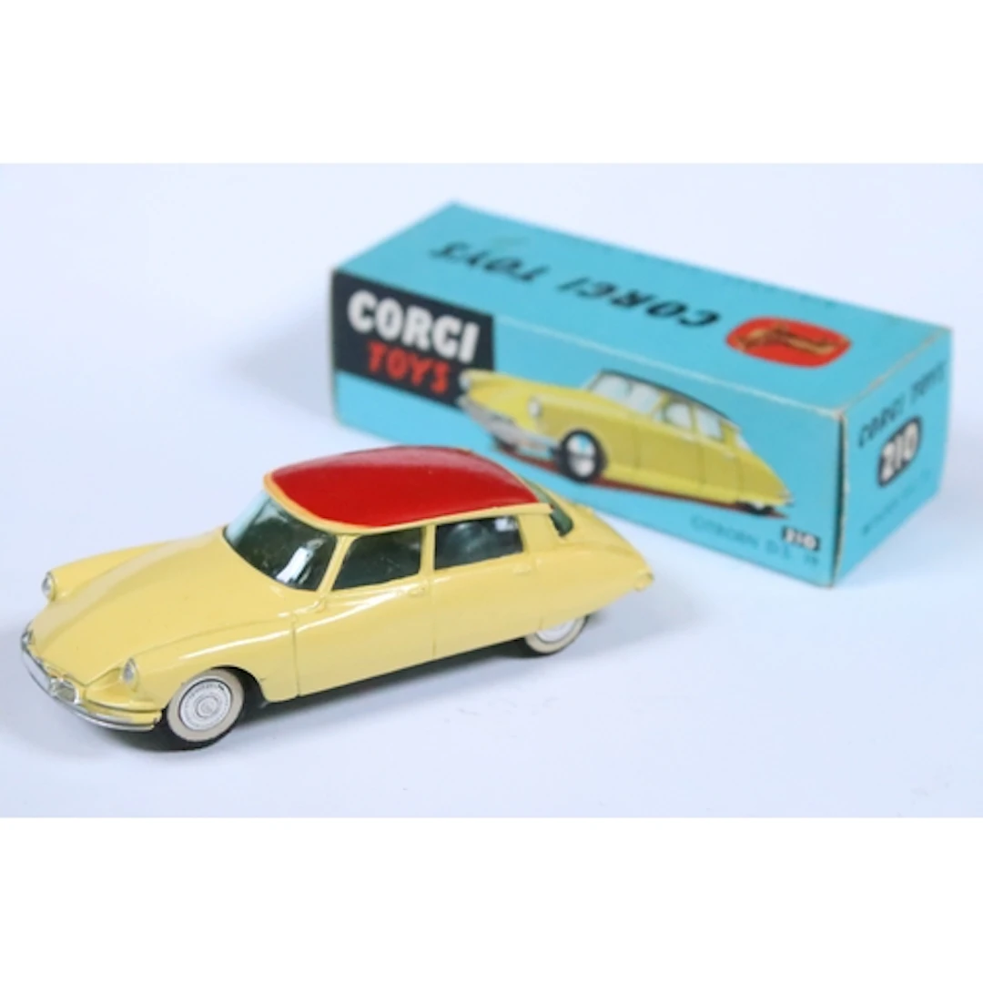 Boxed Corgi 210 Citroen DS 19 diecast model in yellow with r...