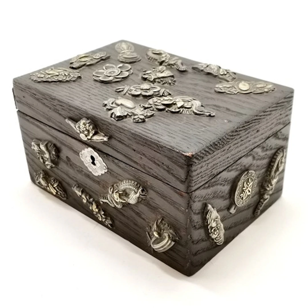 Antique Oriental Japanese ewooden box decorated with 30 x me...