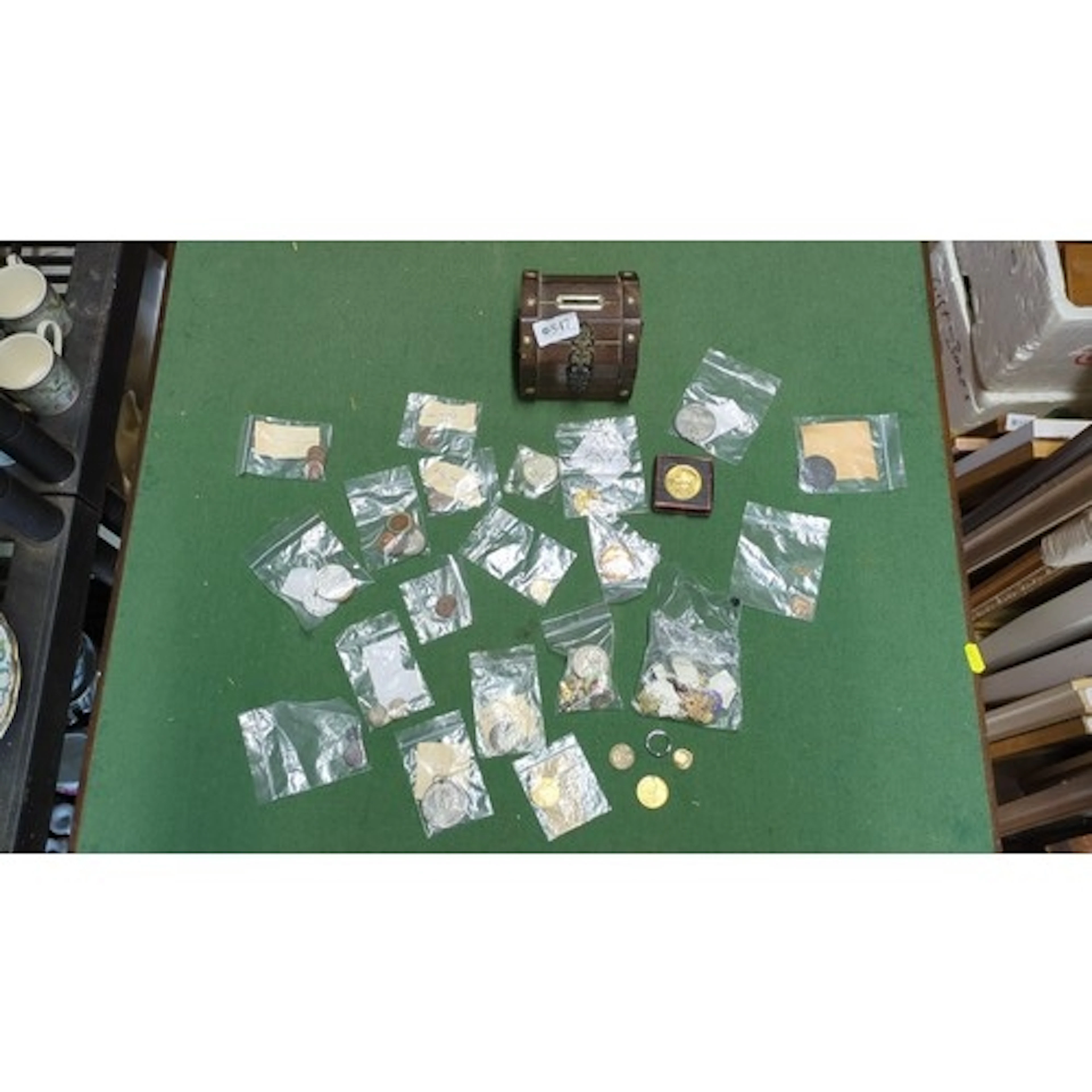 A quantity of mixed coinage, medals and token pieces, variou...