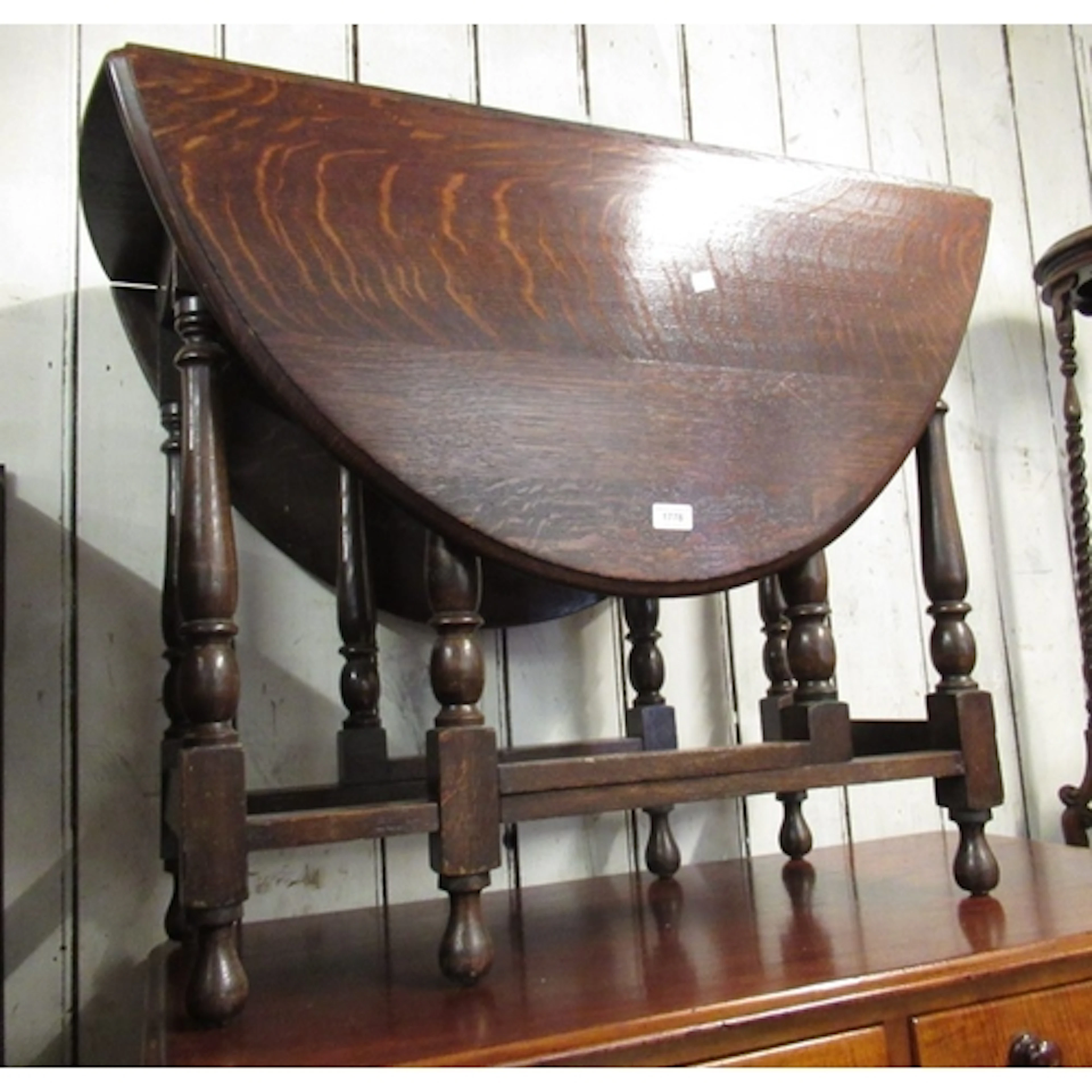 20th Century oak oval gate-leg dining table, on turned suppo...