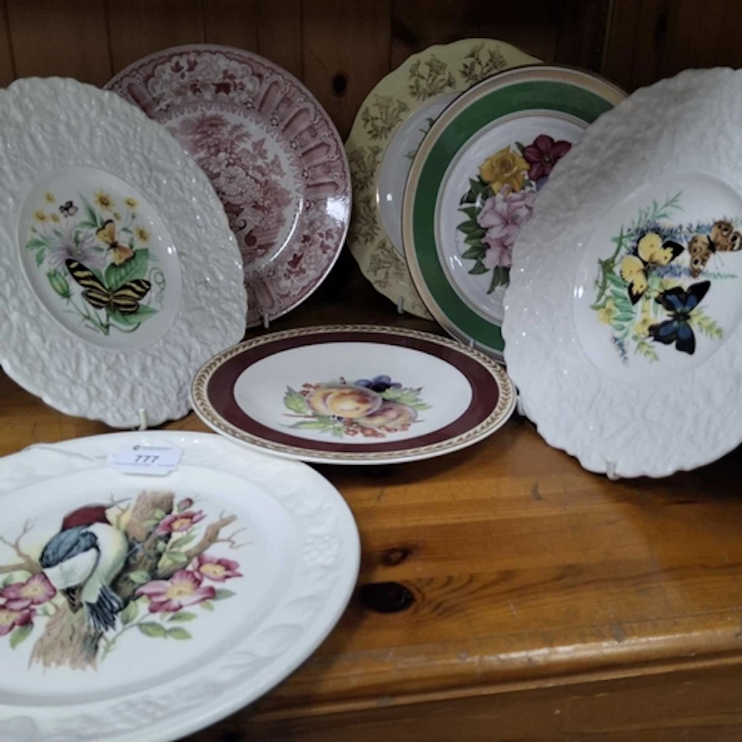 A GROUP OF COLLECTORS PLATES to include two Holmes Gray for ...