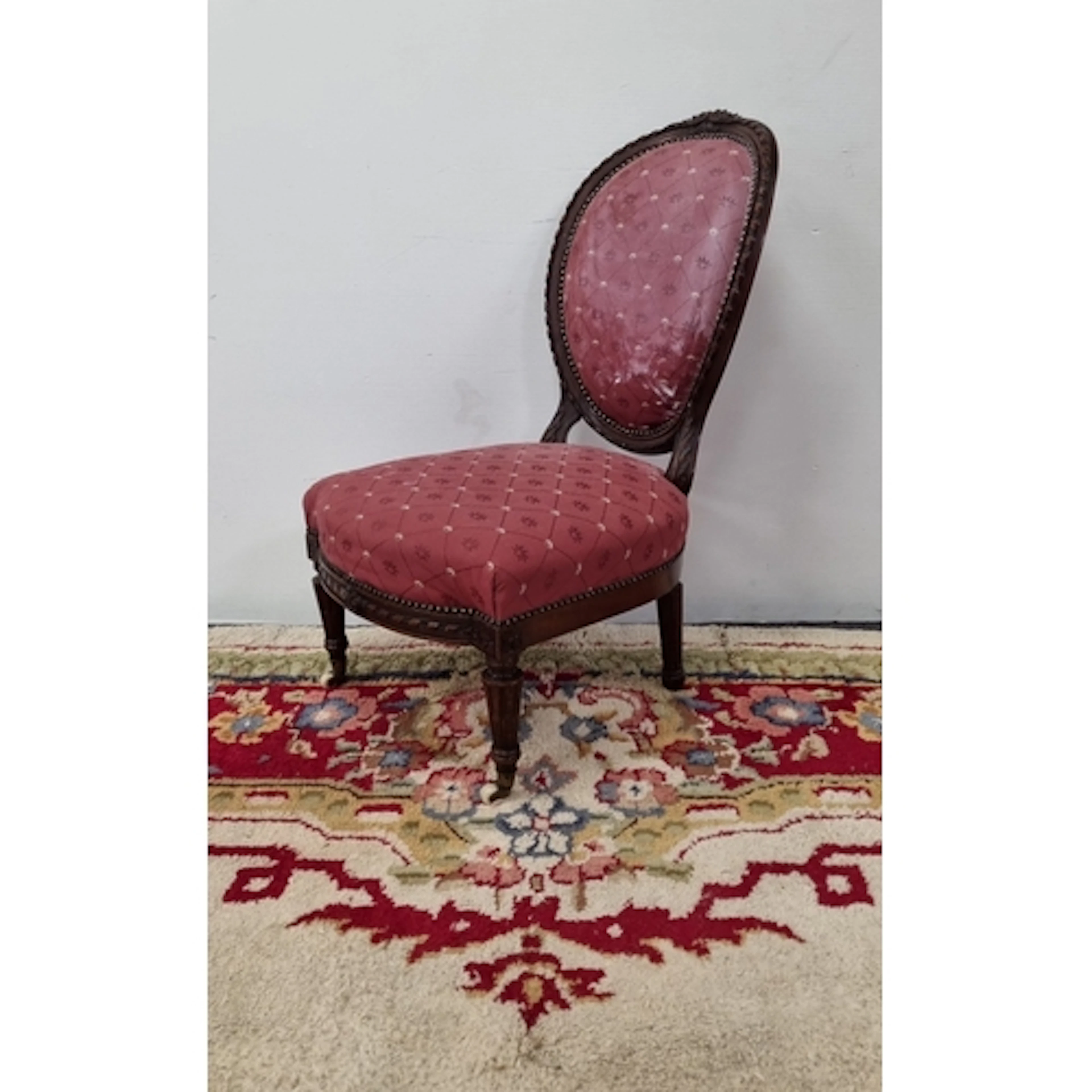 Victorian walnut balloon-back nursing chair, H: 82cm X W: 49...