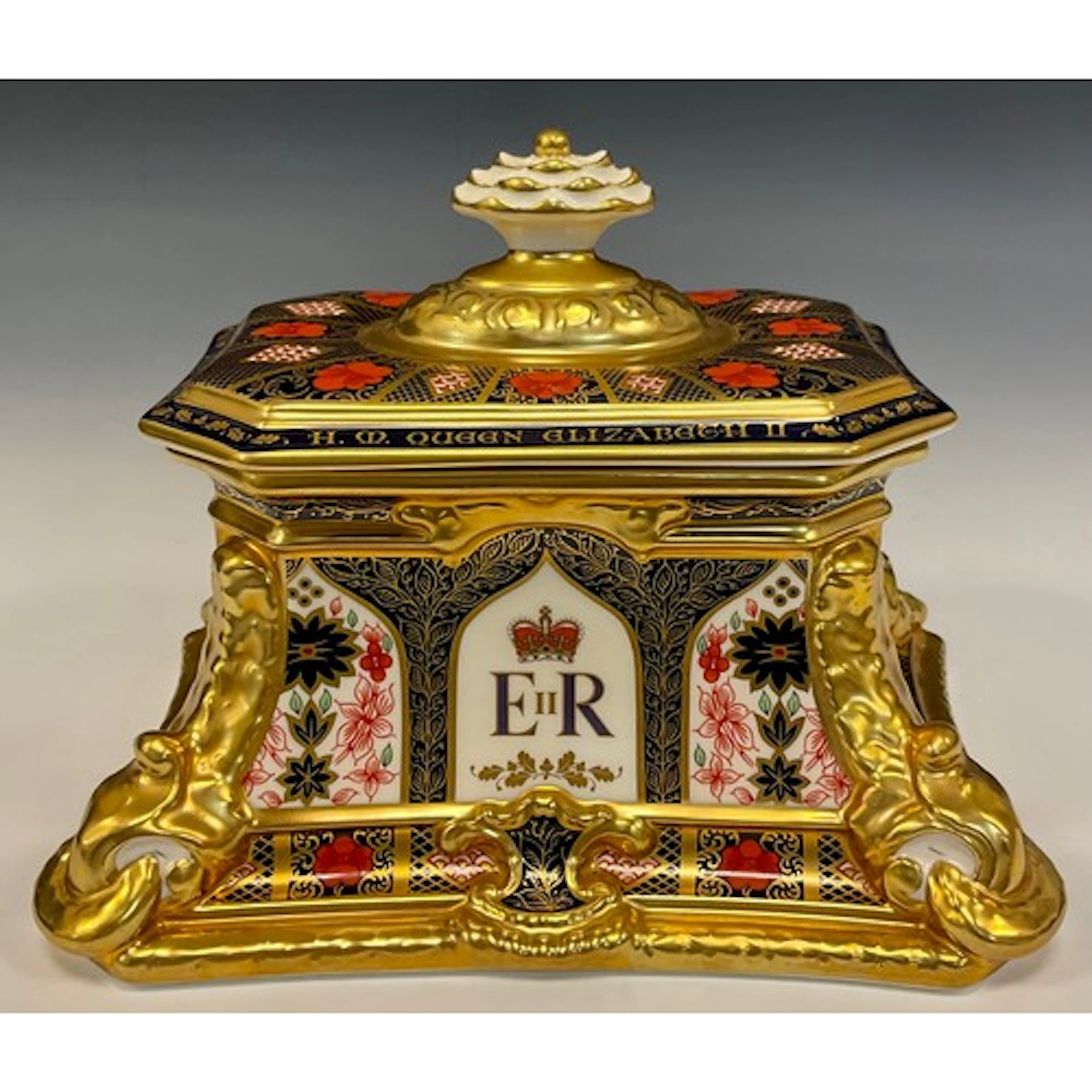 A scarce Royal Crown Derby 1128 Imari Queen Elizabeth II Dia...