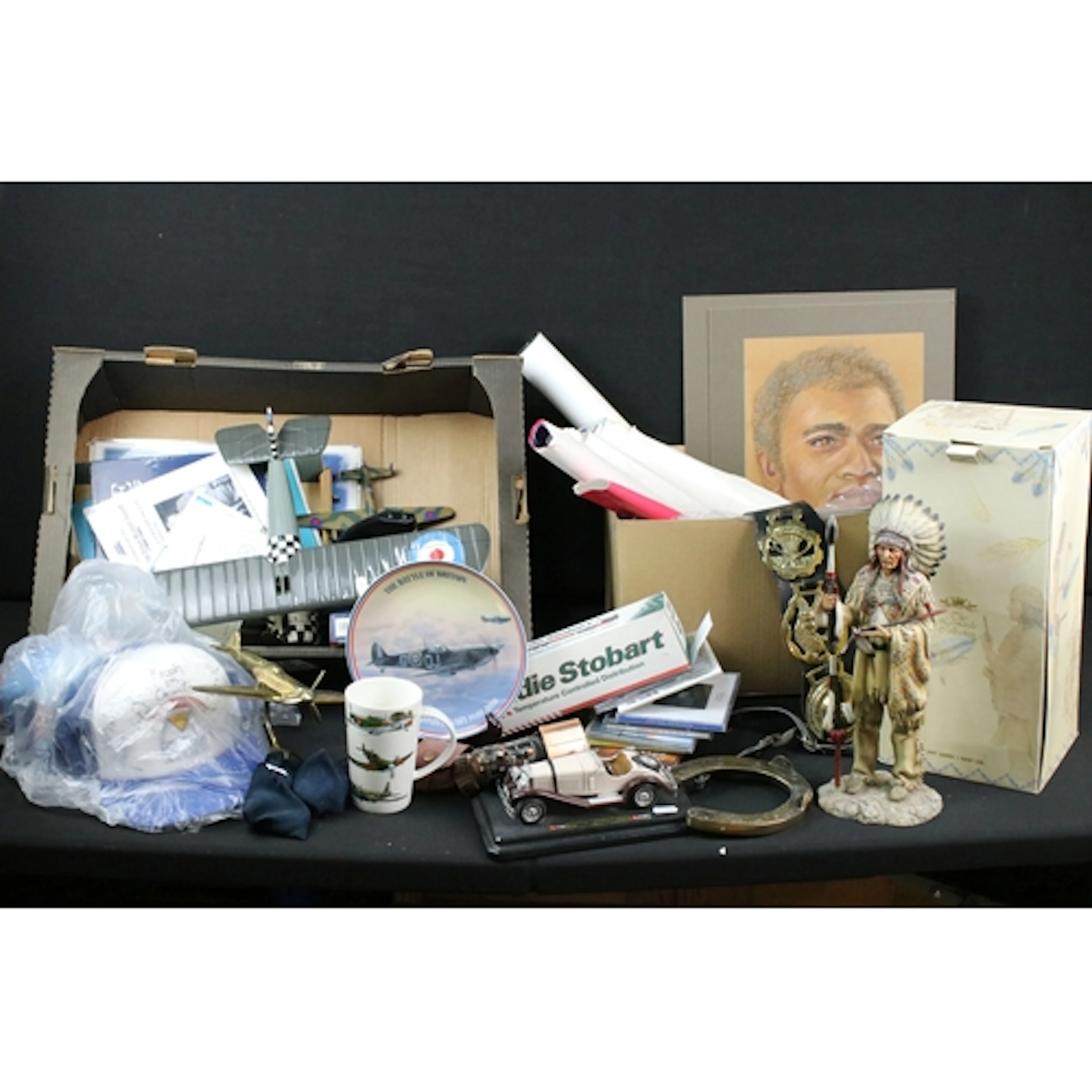 Collection of aviation related items, to comprise limited ed...