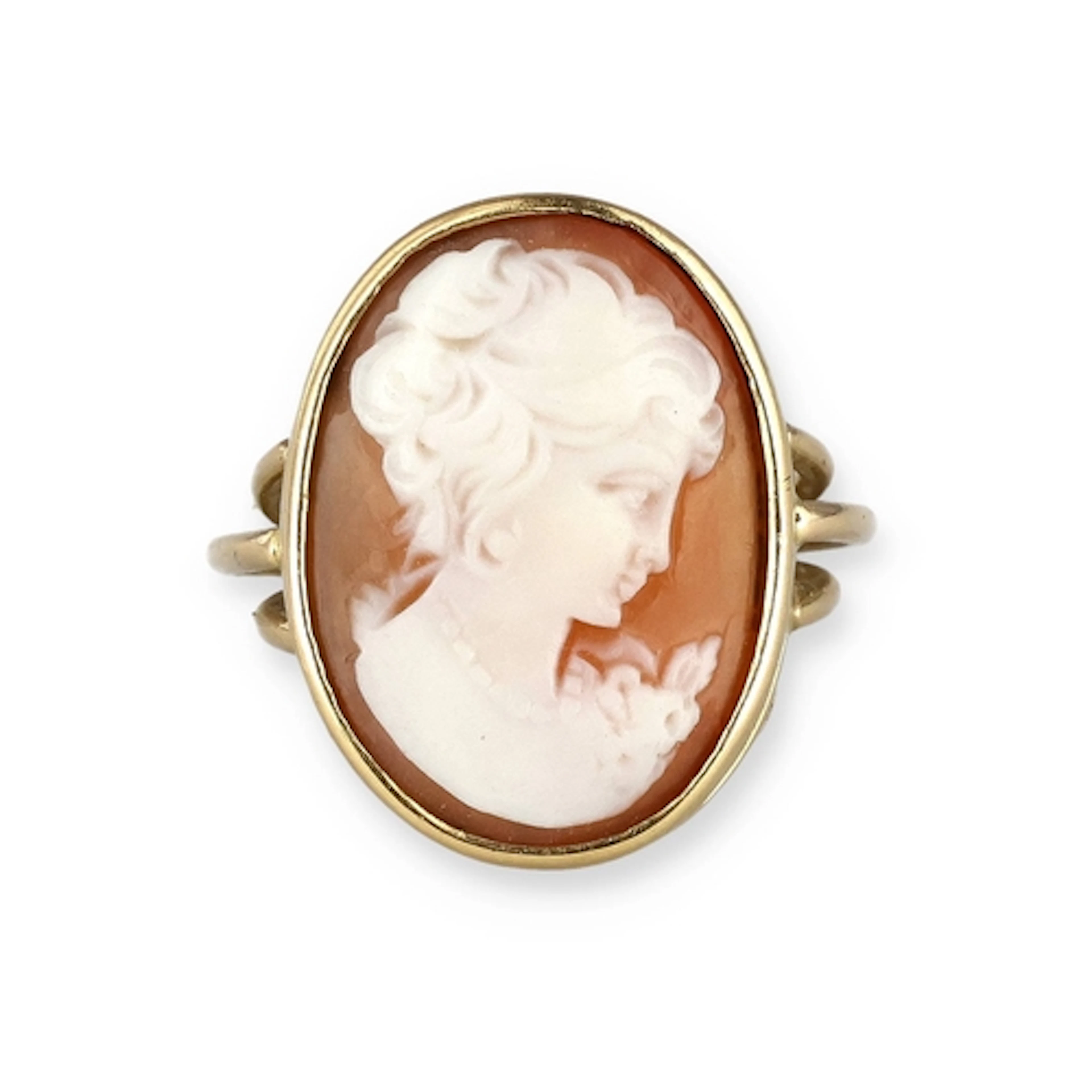 AN 18CT GOLD CAMEO RING Weight: 5.8gms In associated box....