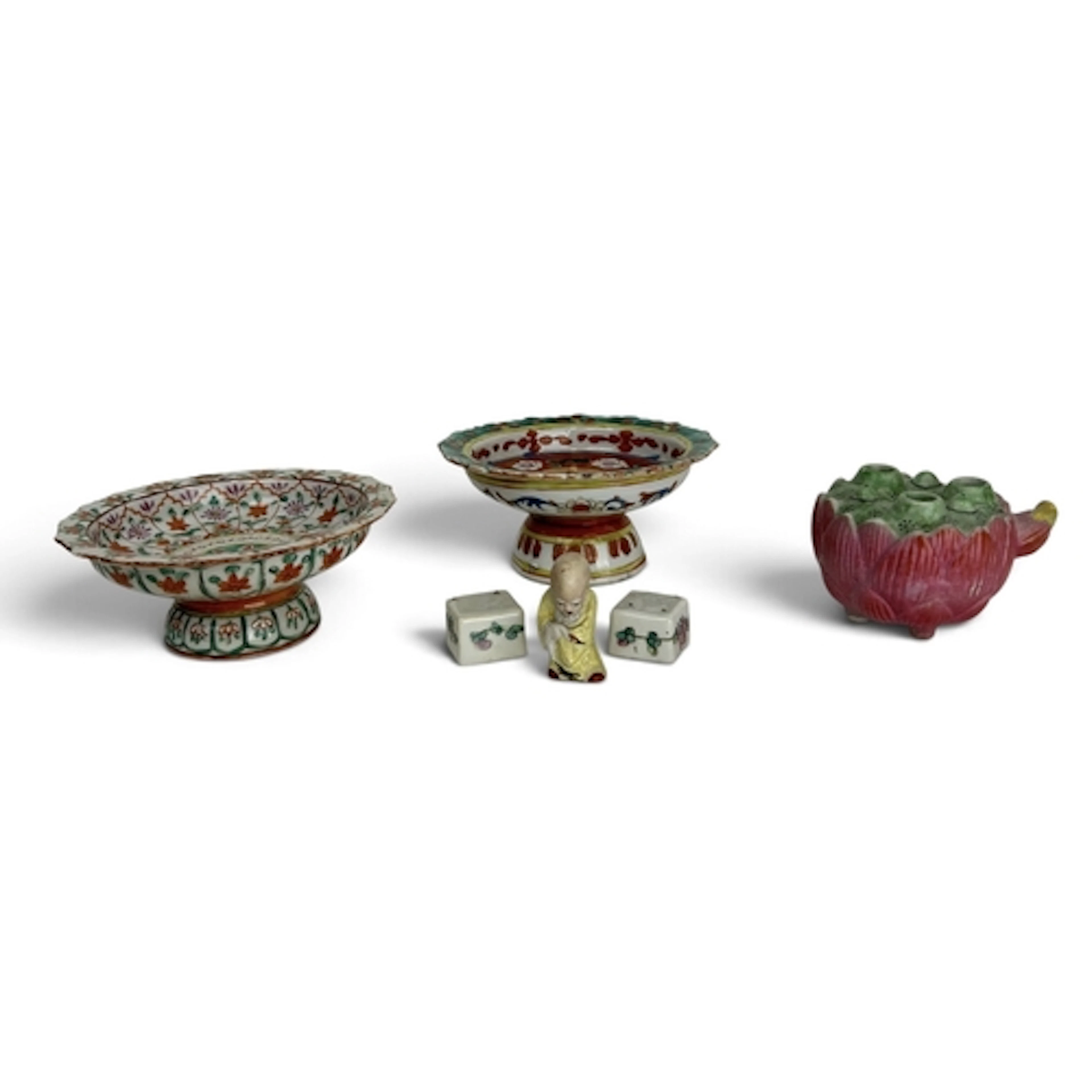 A COLLECTION OF CHINESE CERAMICS To include two pedestal bow...