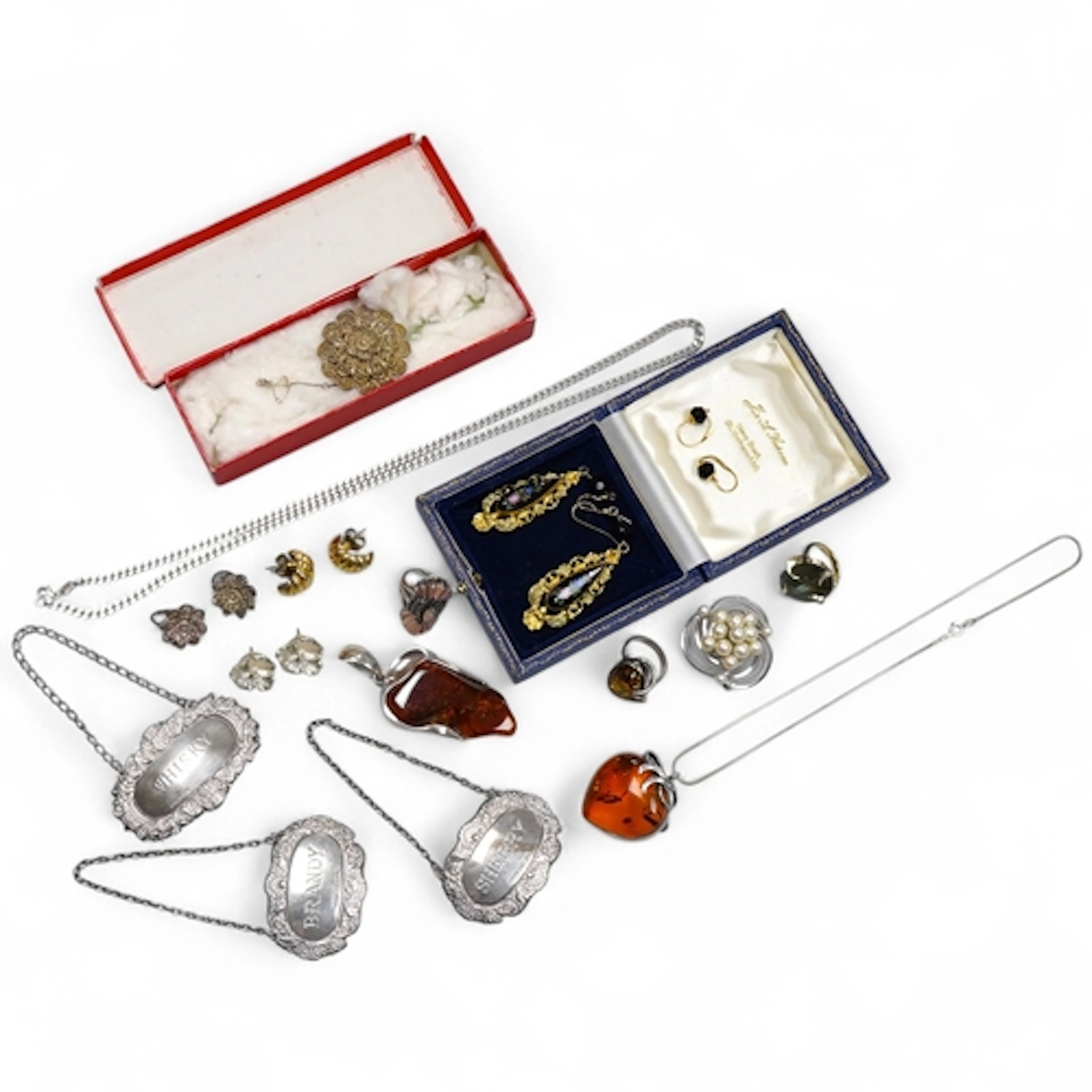 A collection of jewels, comprising: two amber pendants and a...
