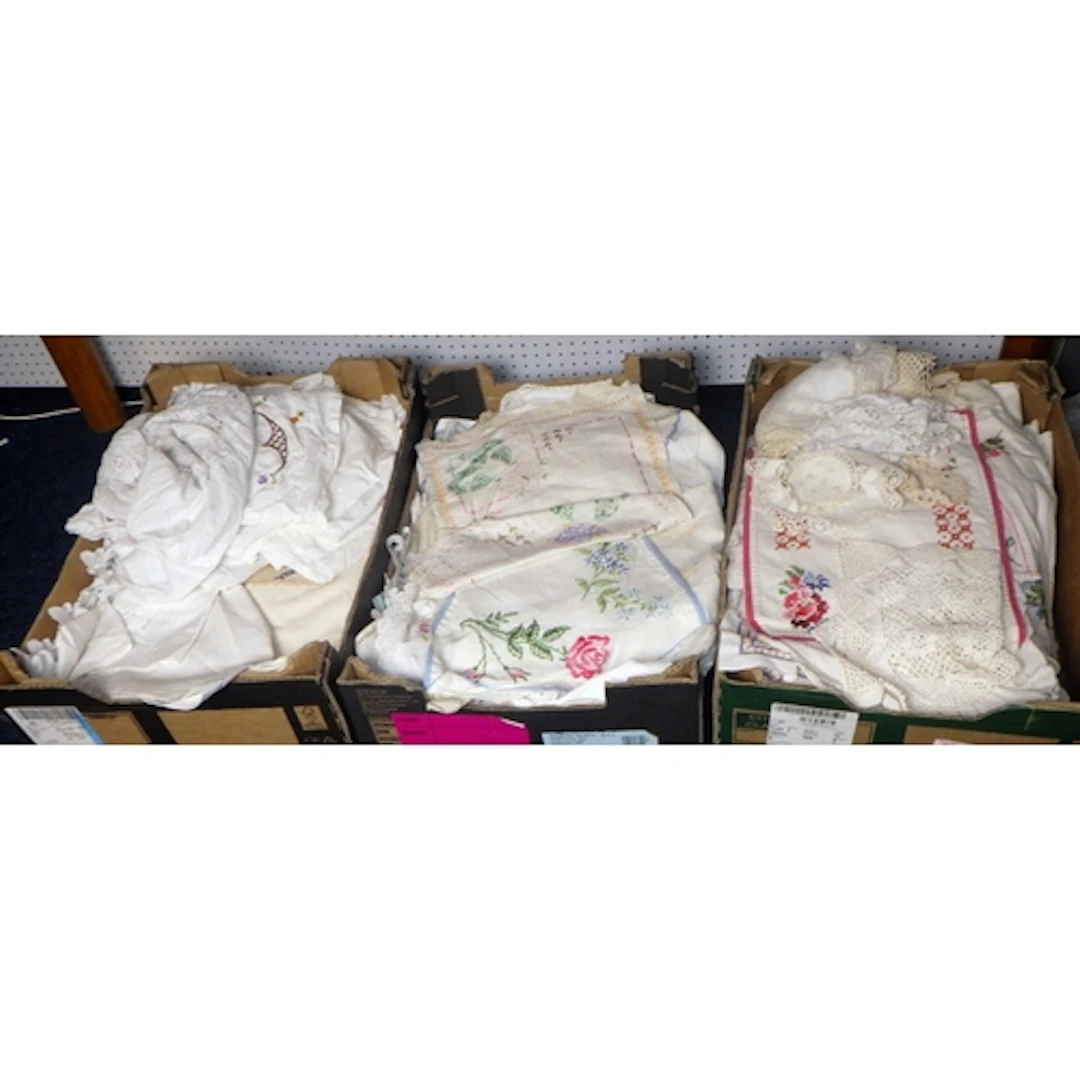 A large qty of linen (3)