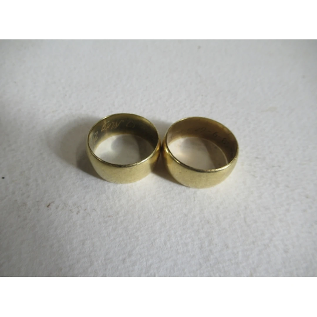 Two 18ct gold wedding bands, marked 750, weight 22.3g