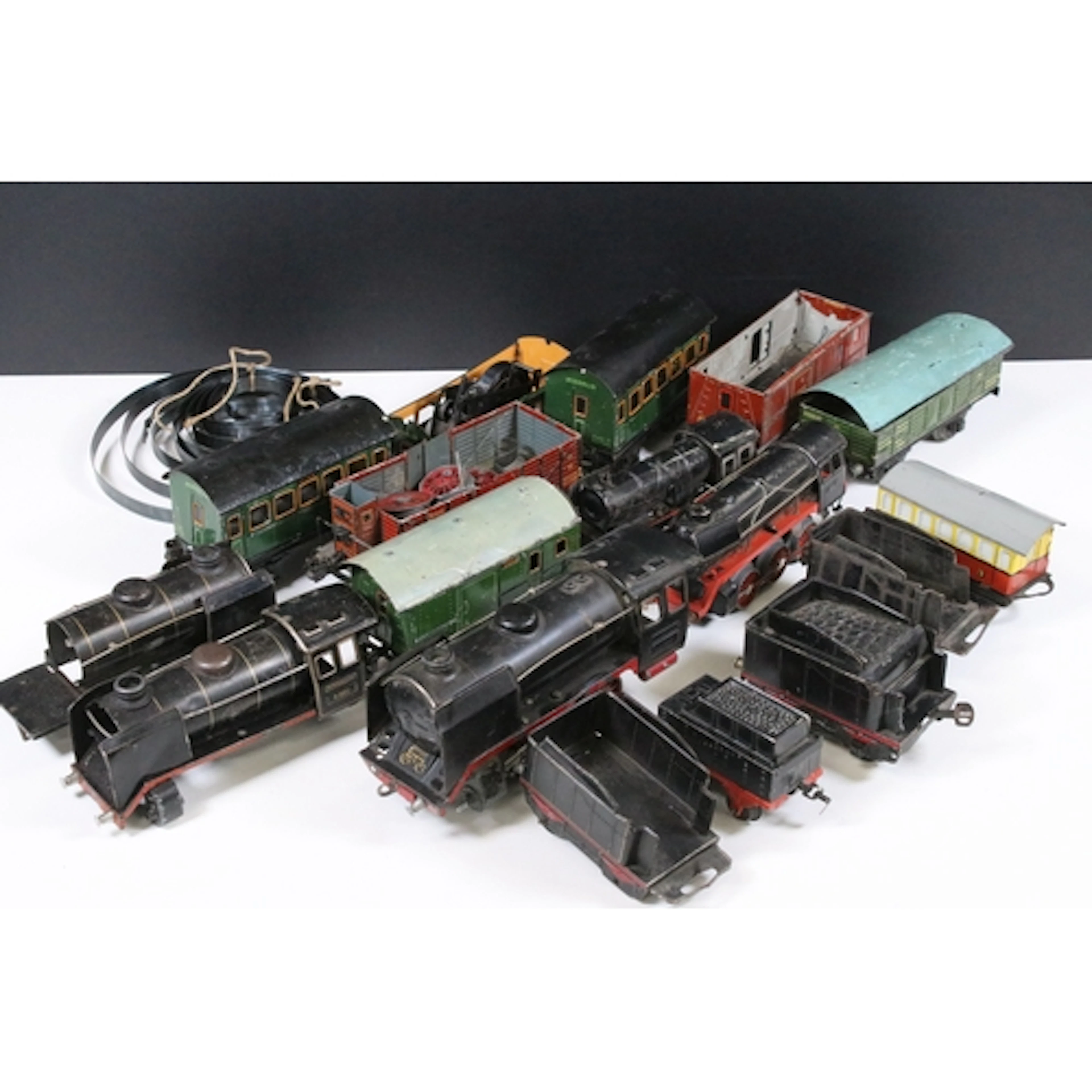 Collection of O gauge model railway mainly featuring Marklin...