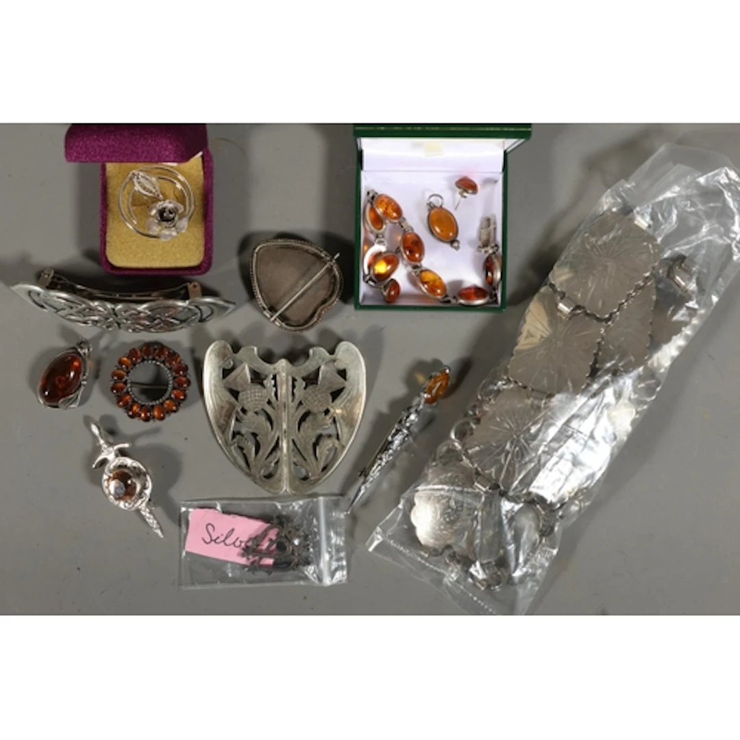 Scottish silver and other jewellery to include Luckenbooth b...