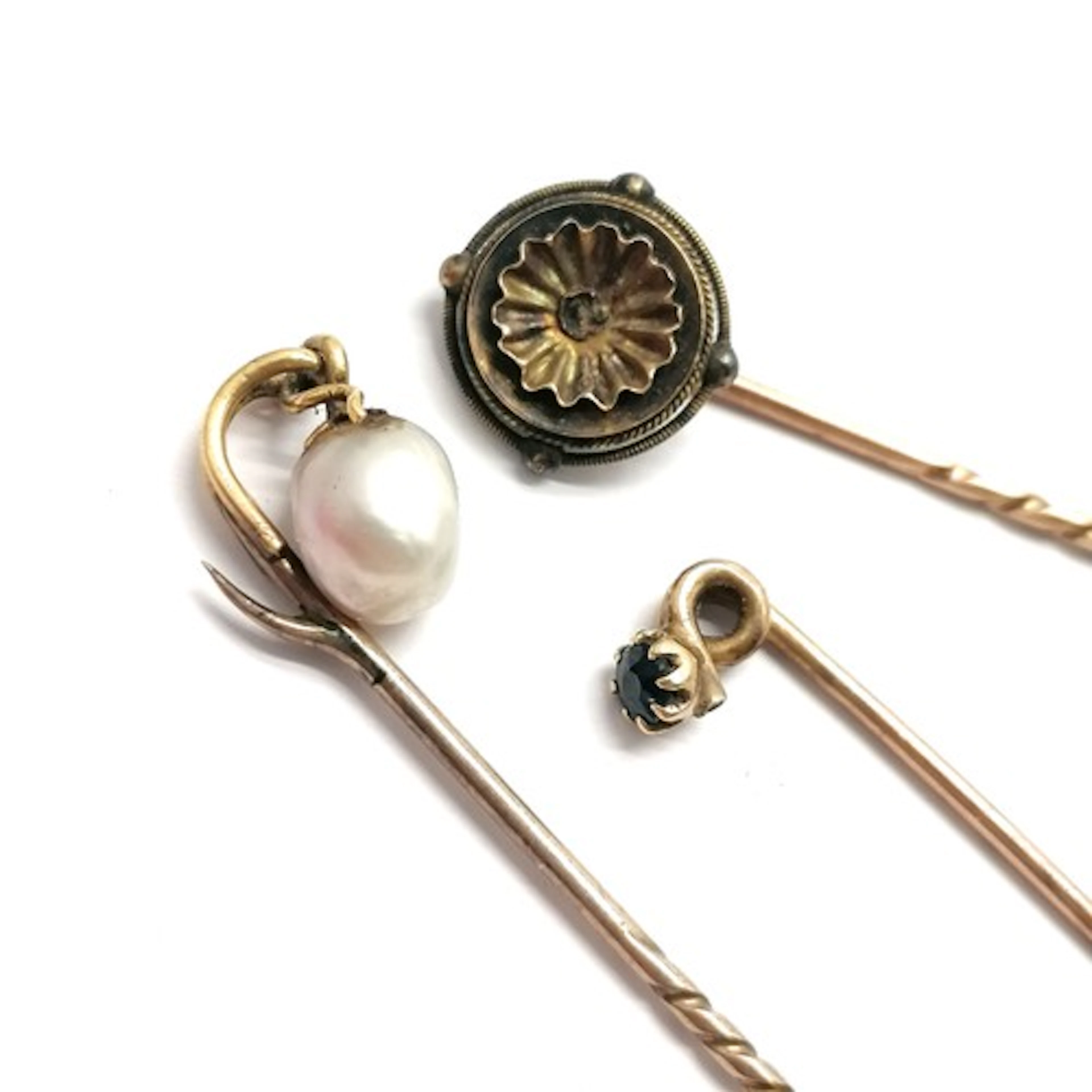 Antique 3 x unmarked gold tie pins - circular detailed has g...